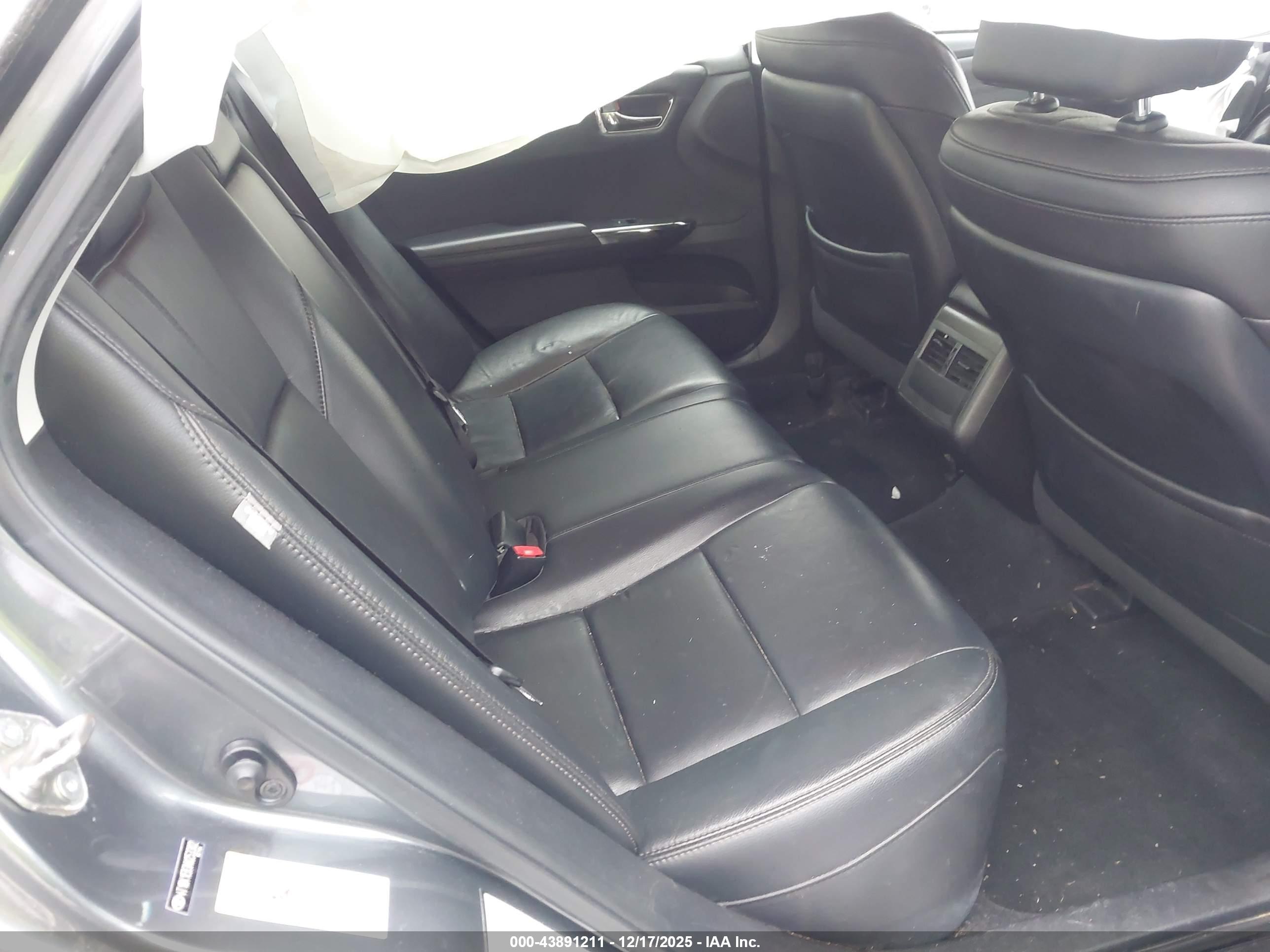 TOYOTA AVALON image 8