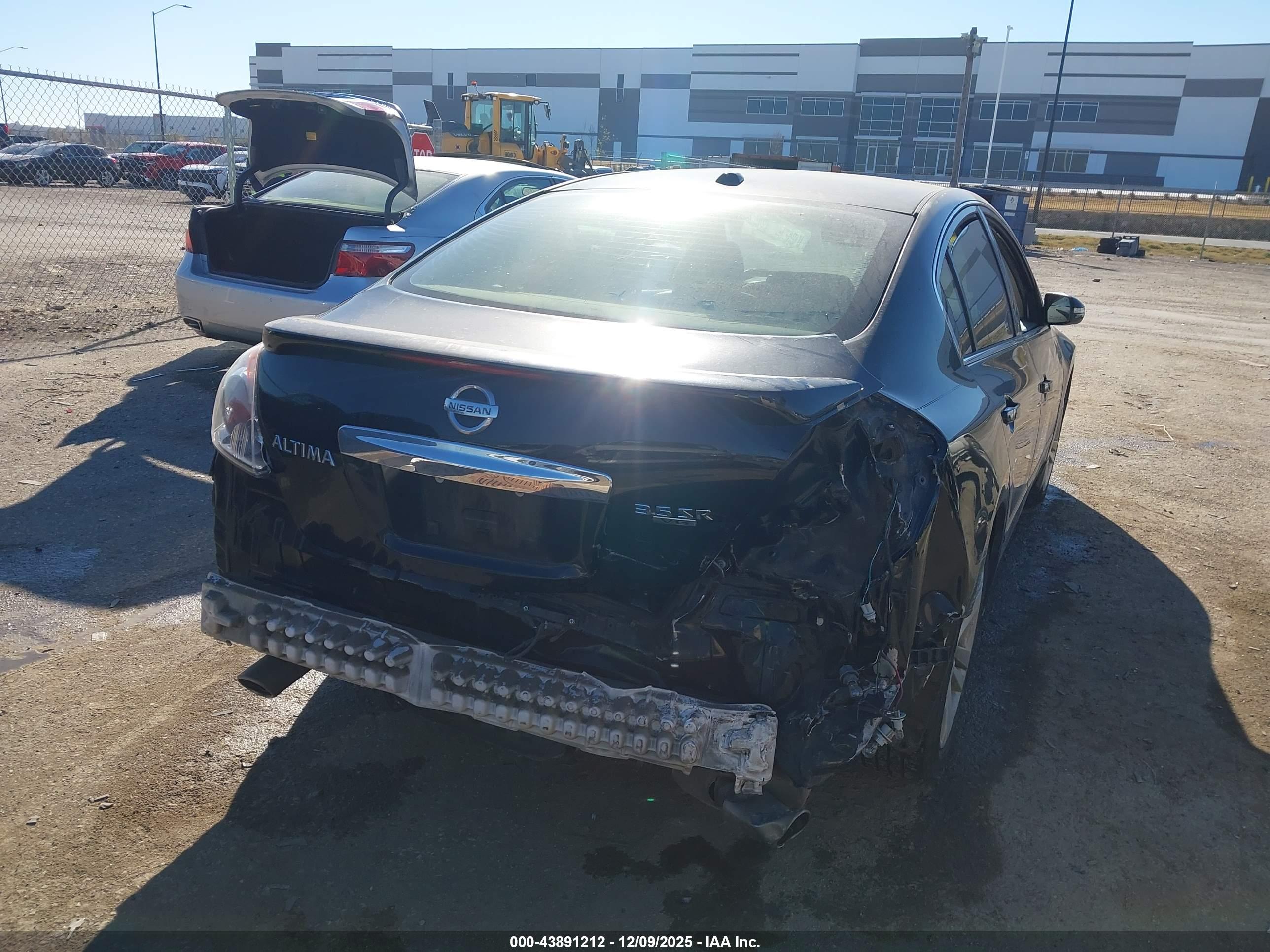 NISSAN ALTIMA image 4