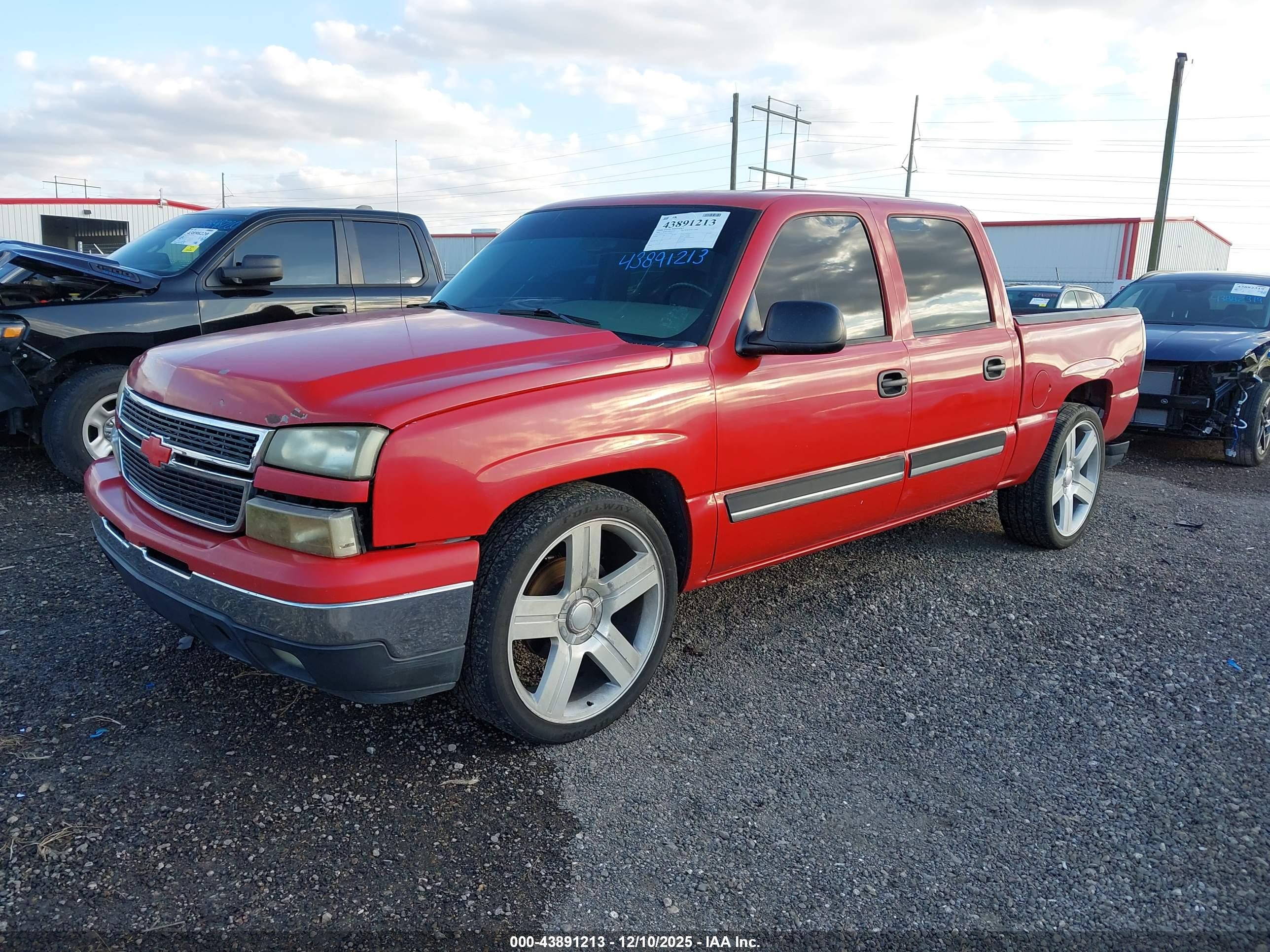 CHEVROLET SILVERADO image 2