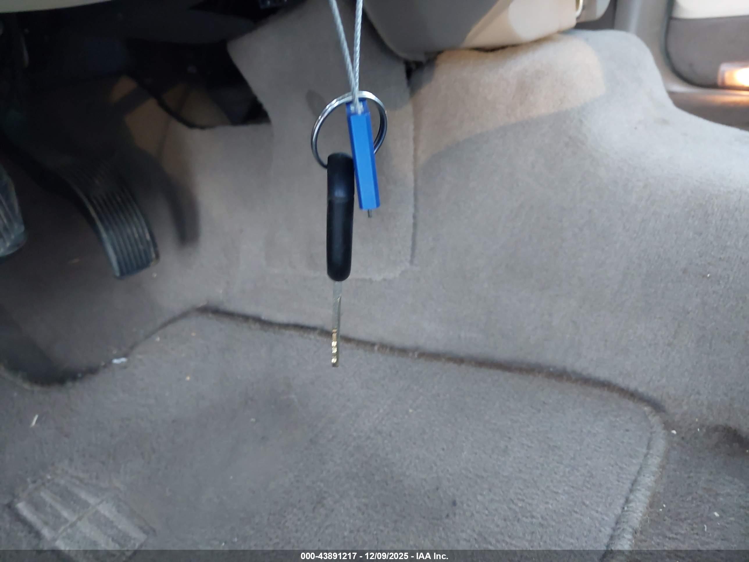 LINCOLN TOWN image 11