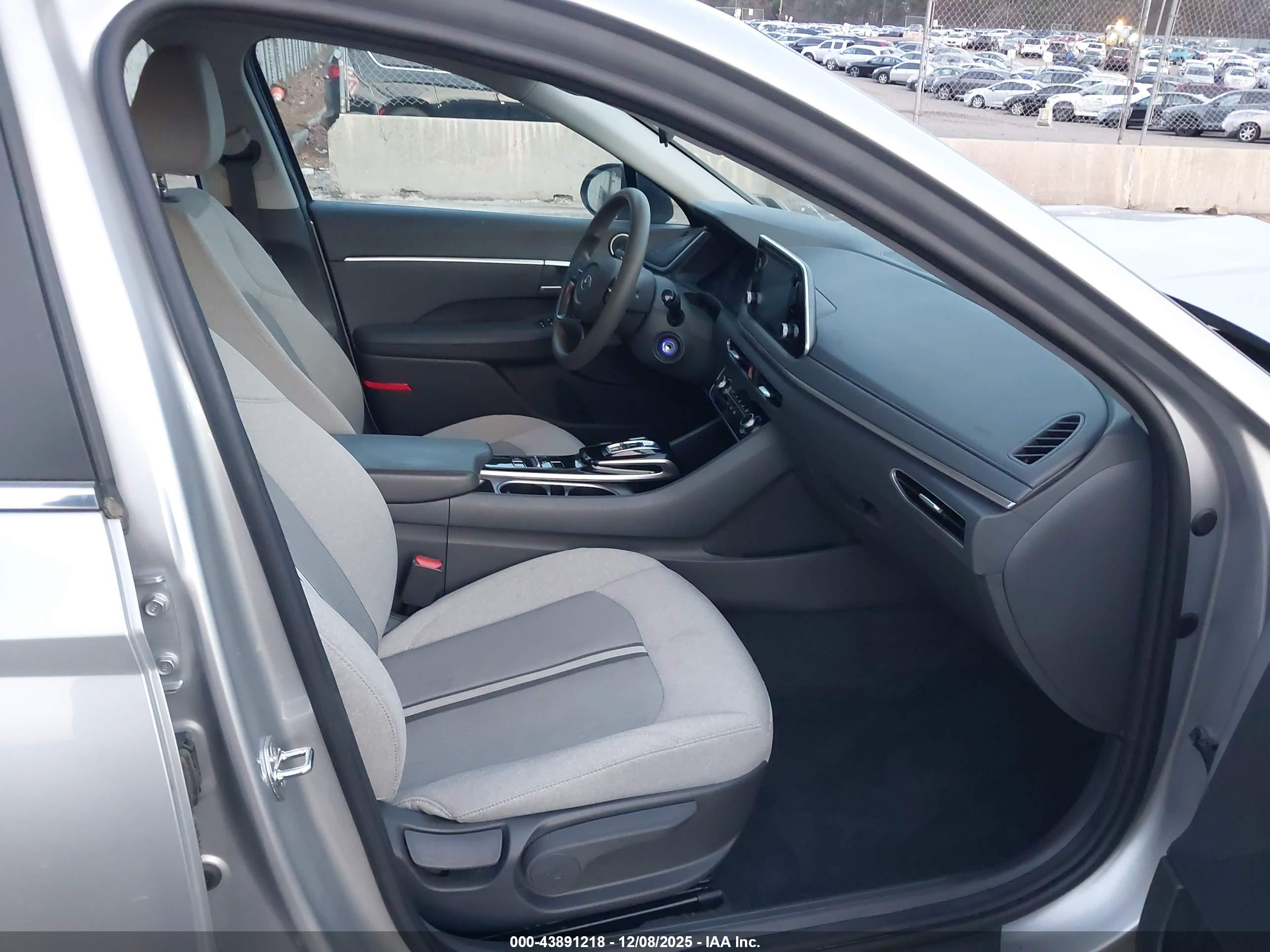 HYUNDAI SONATA image 5