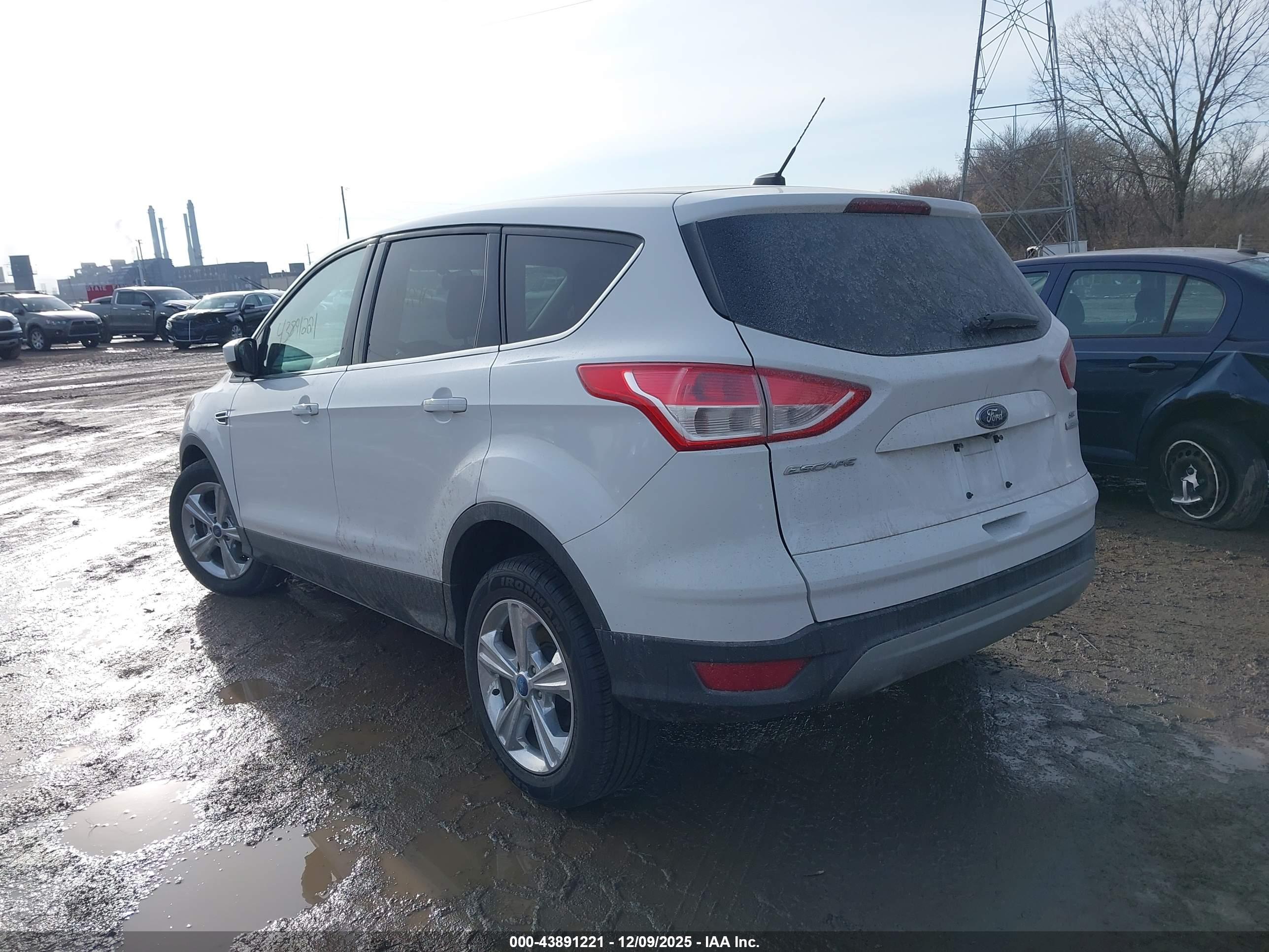 FORD ESCAPE image 3