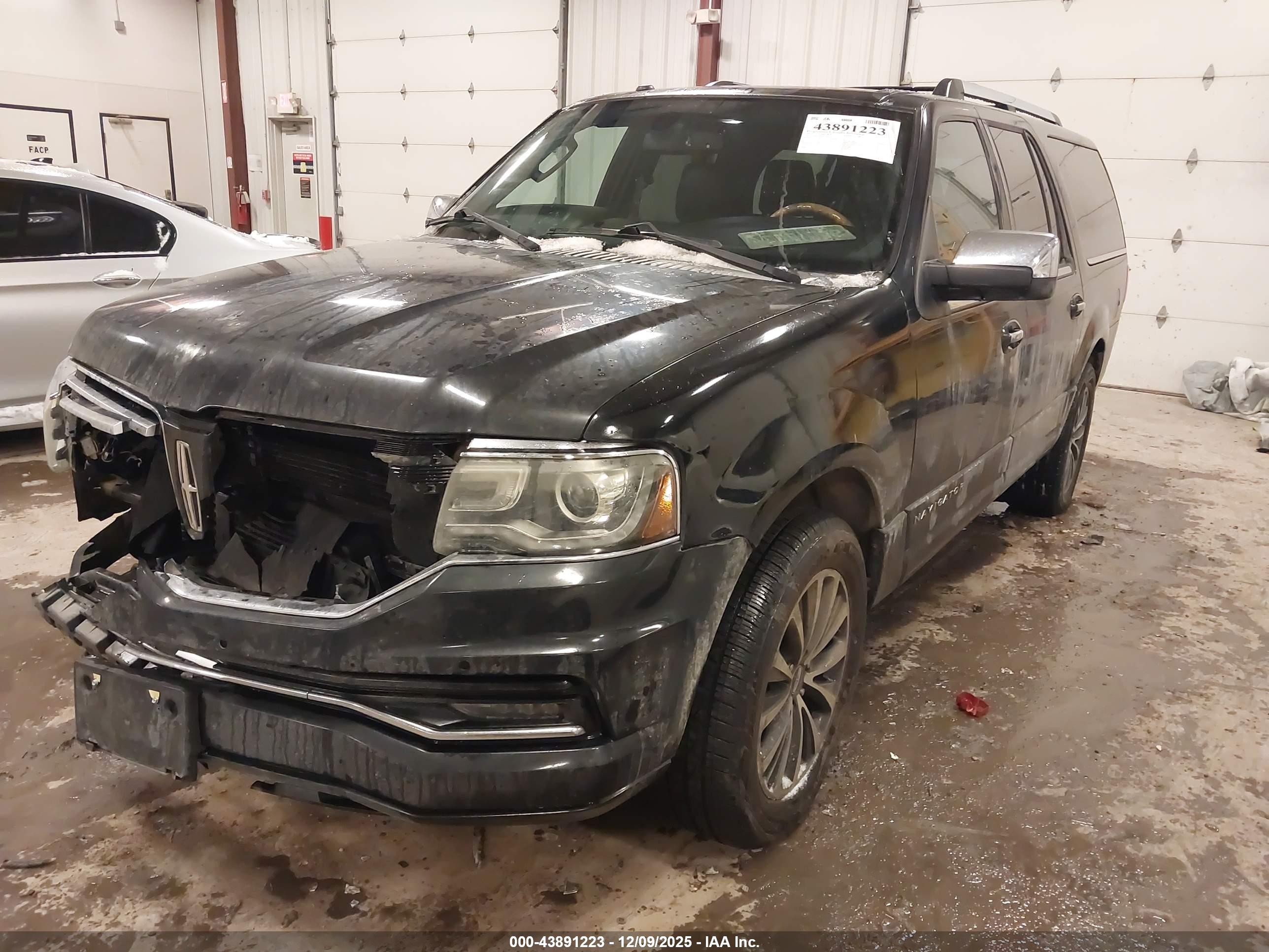 LINCOLN NAVIGATOR image 2
