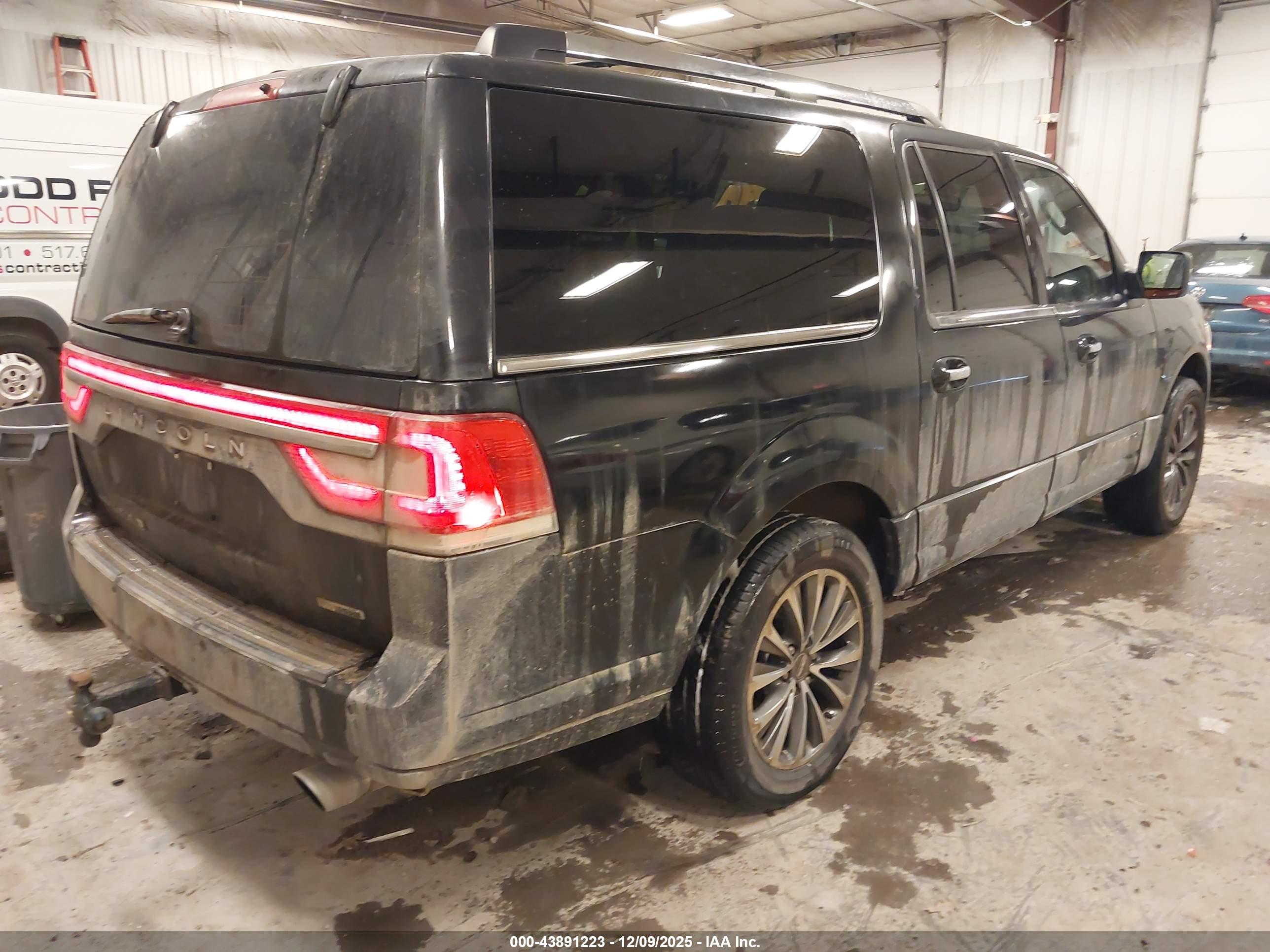 LINCOLN NAVIGATOR image 4
