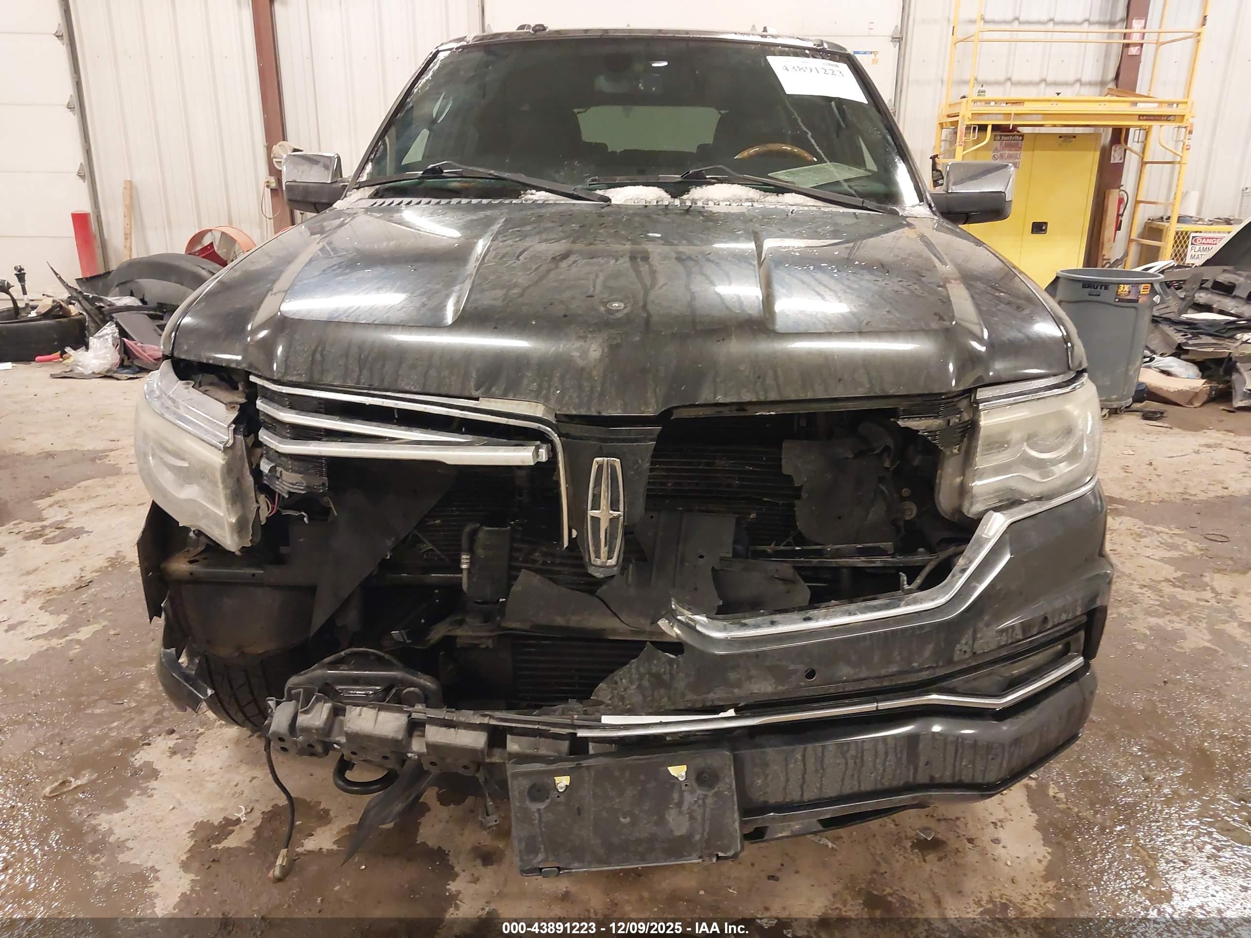 LINCOLN NAVIGATOR image 6