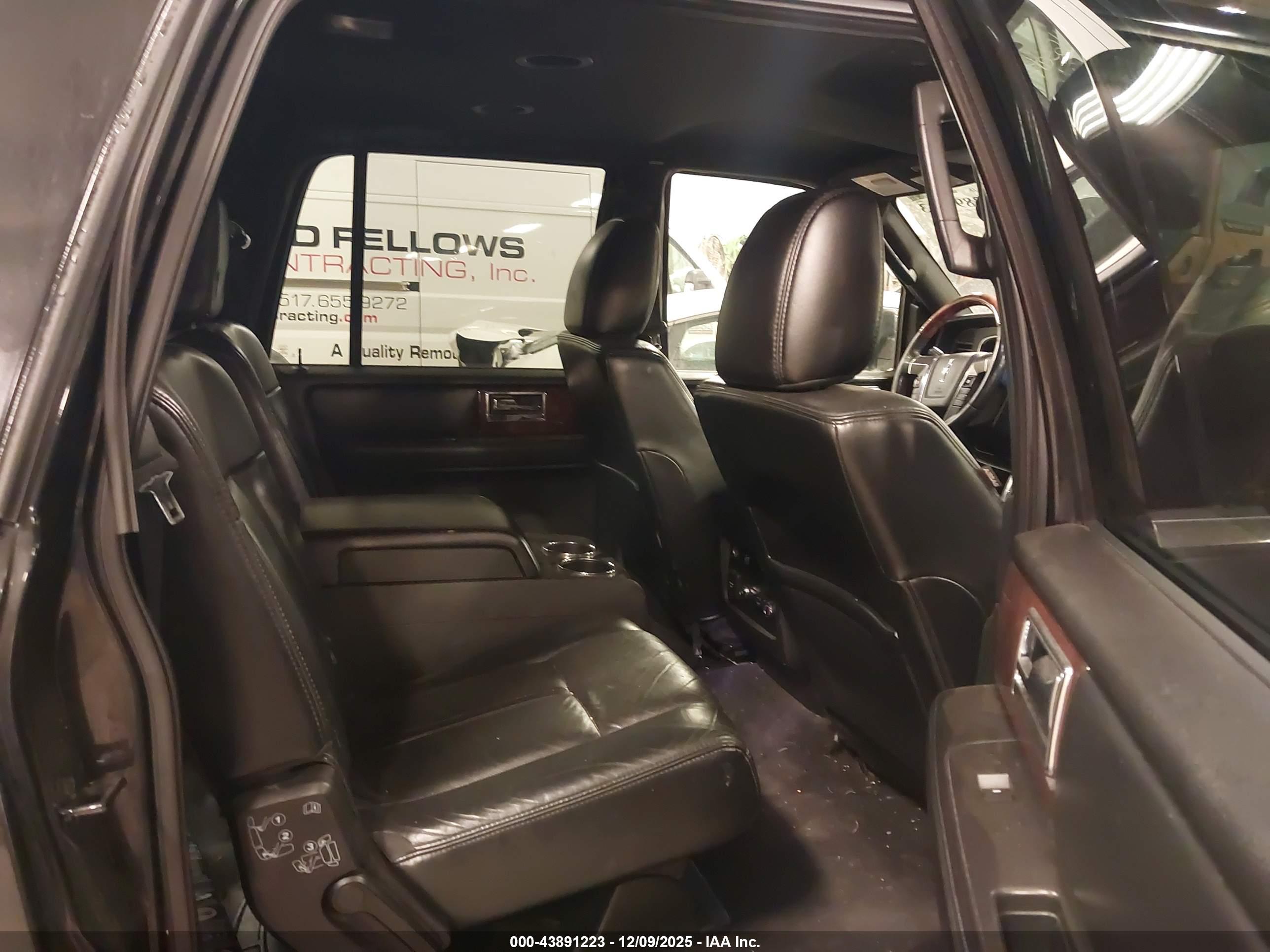 LINCOLN NAVIGATOR image 8