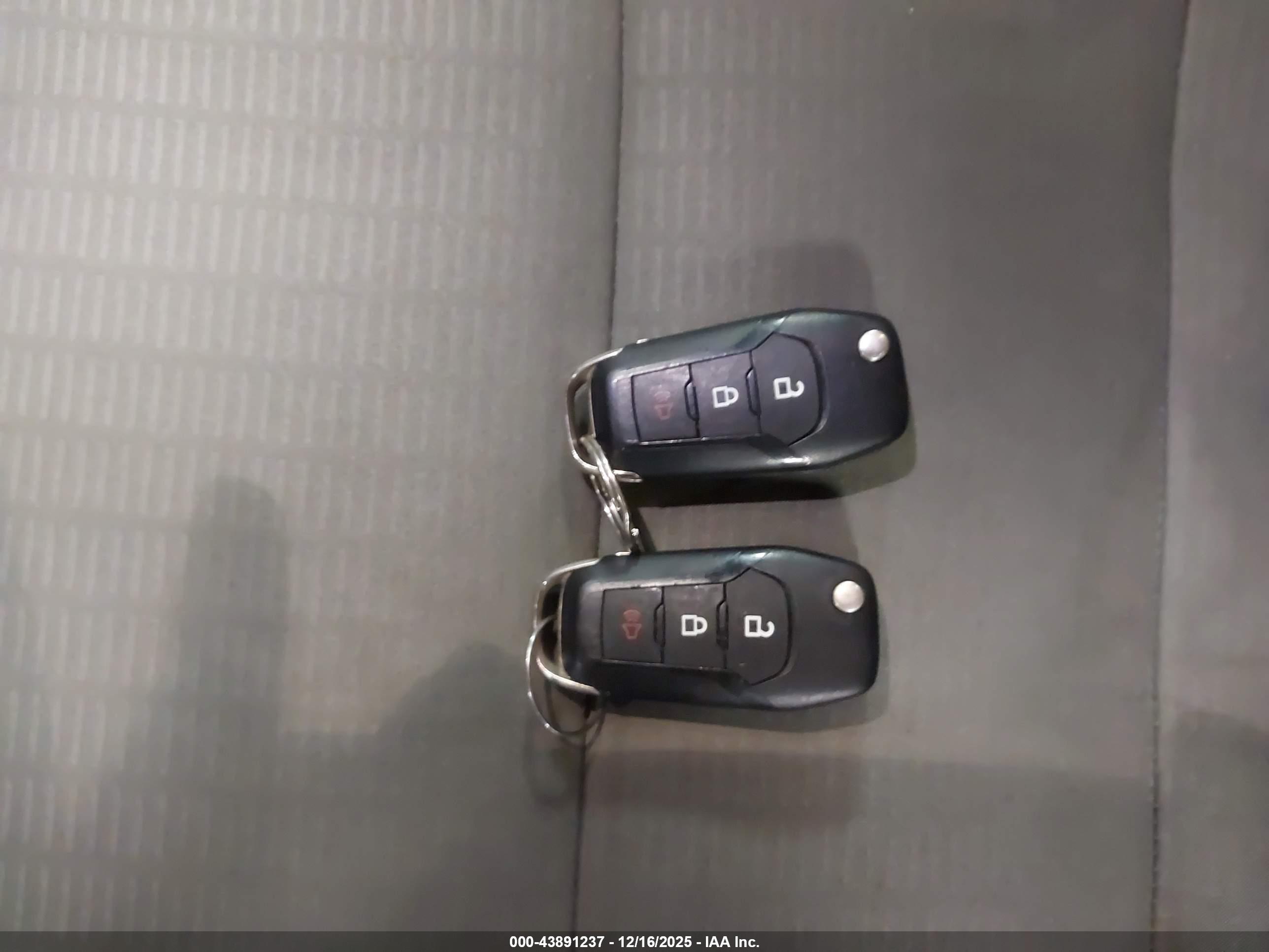 FORD ESCAPE image 11