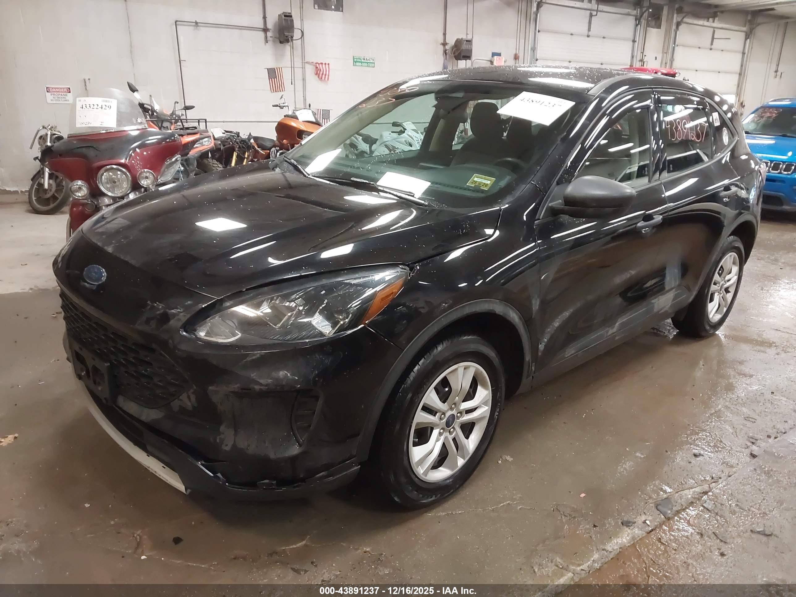 FORD ESCAPE image 2