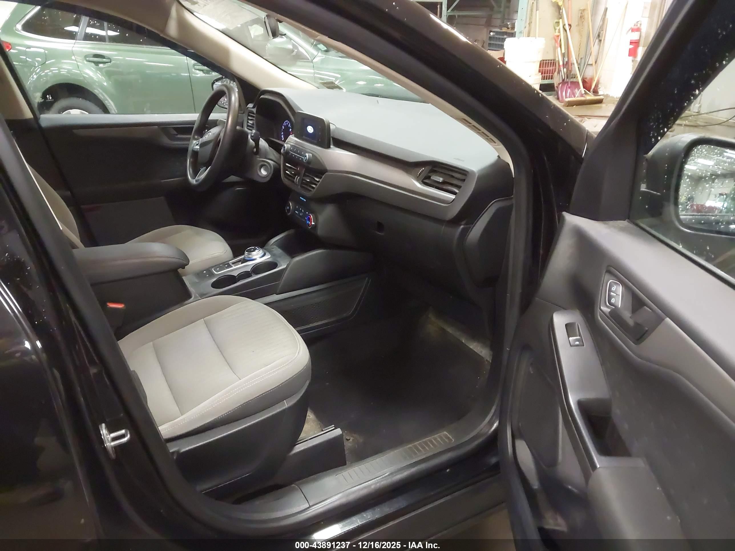 FORD ESCAPE image 5