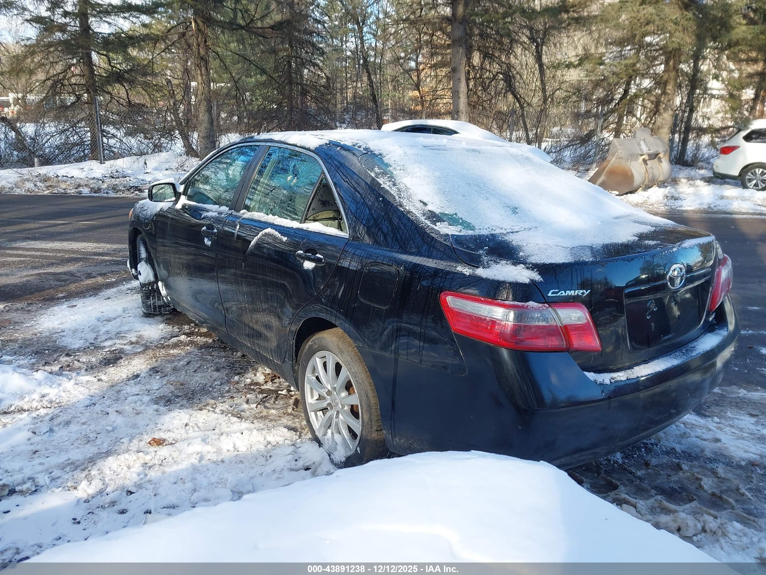 TOYOTA CAMRY image 3