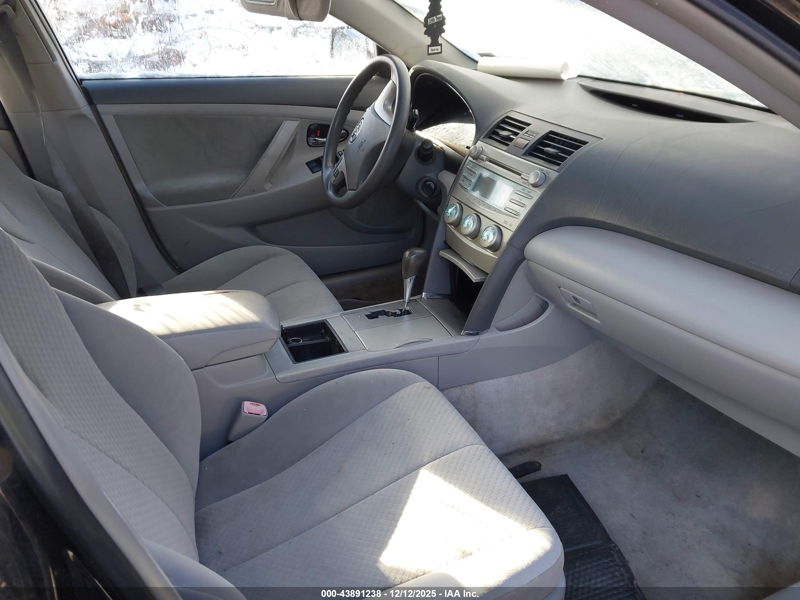 TOYOTA CAMRY image 5