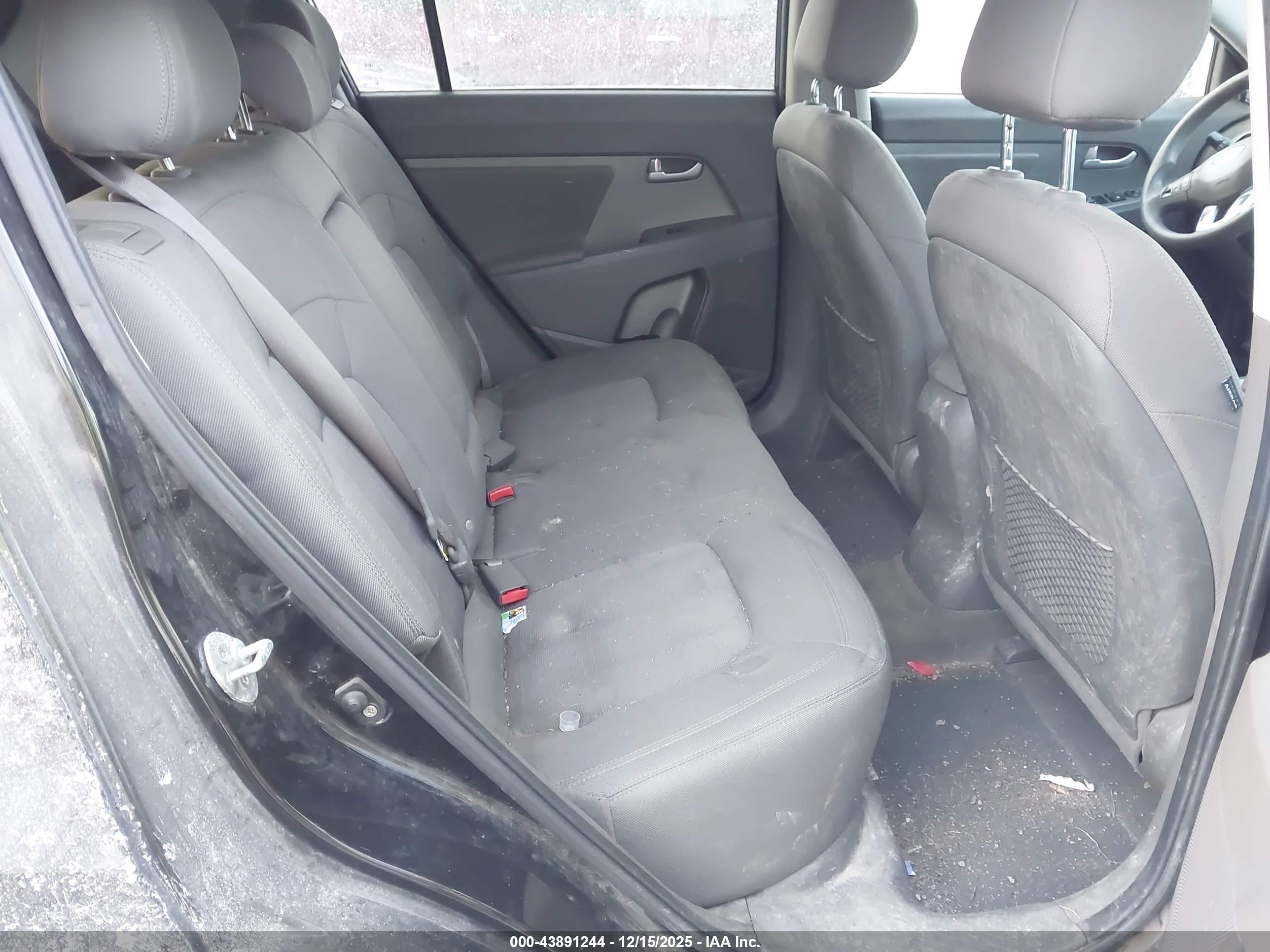KIA SPORTAGE image 8
