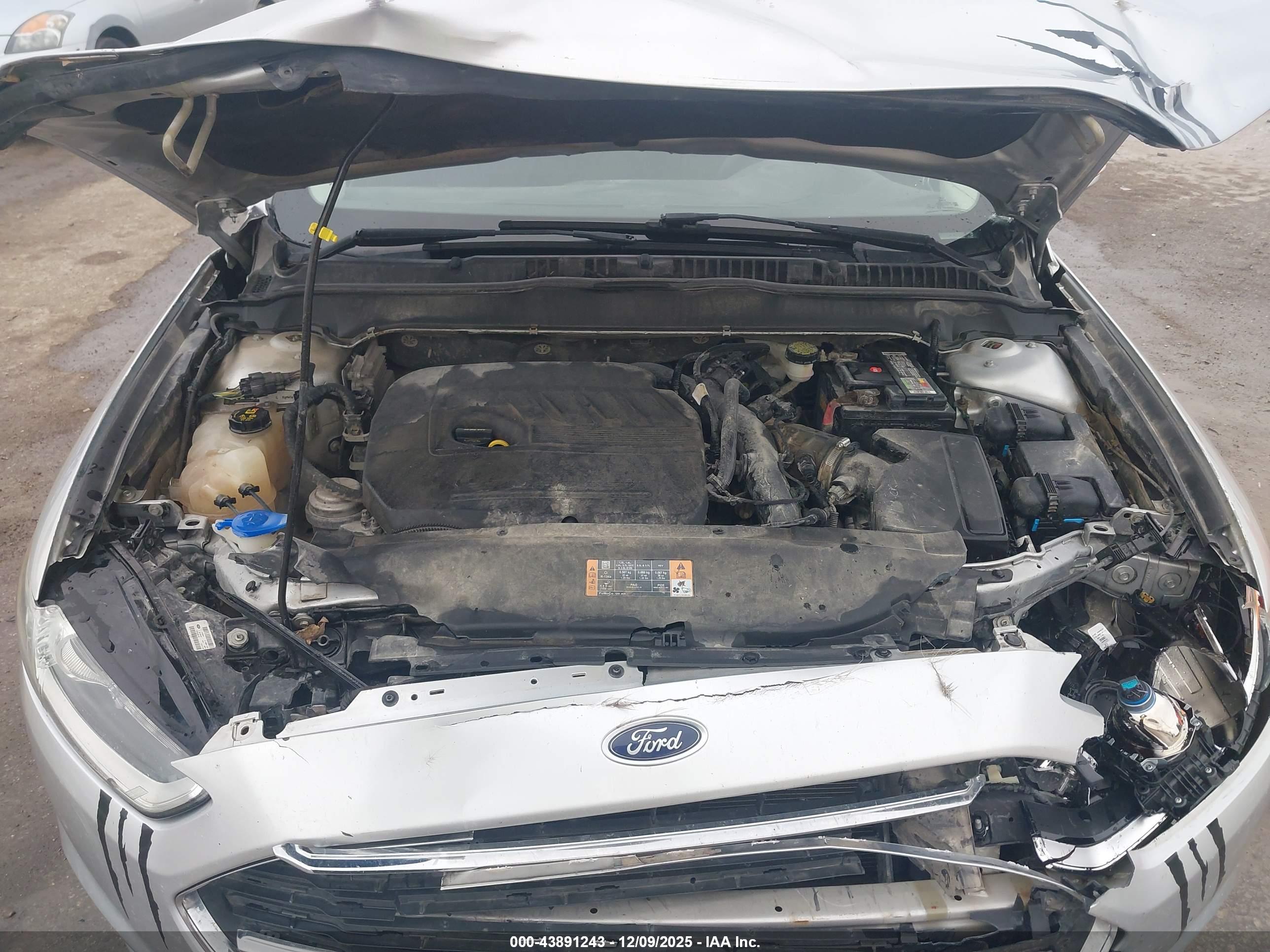 FORD FUSION image 10