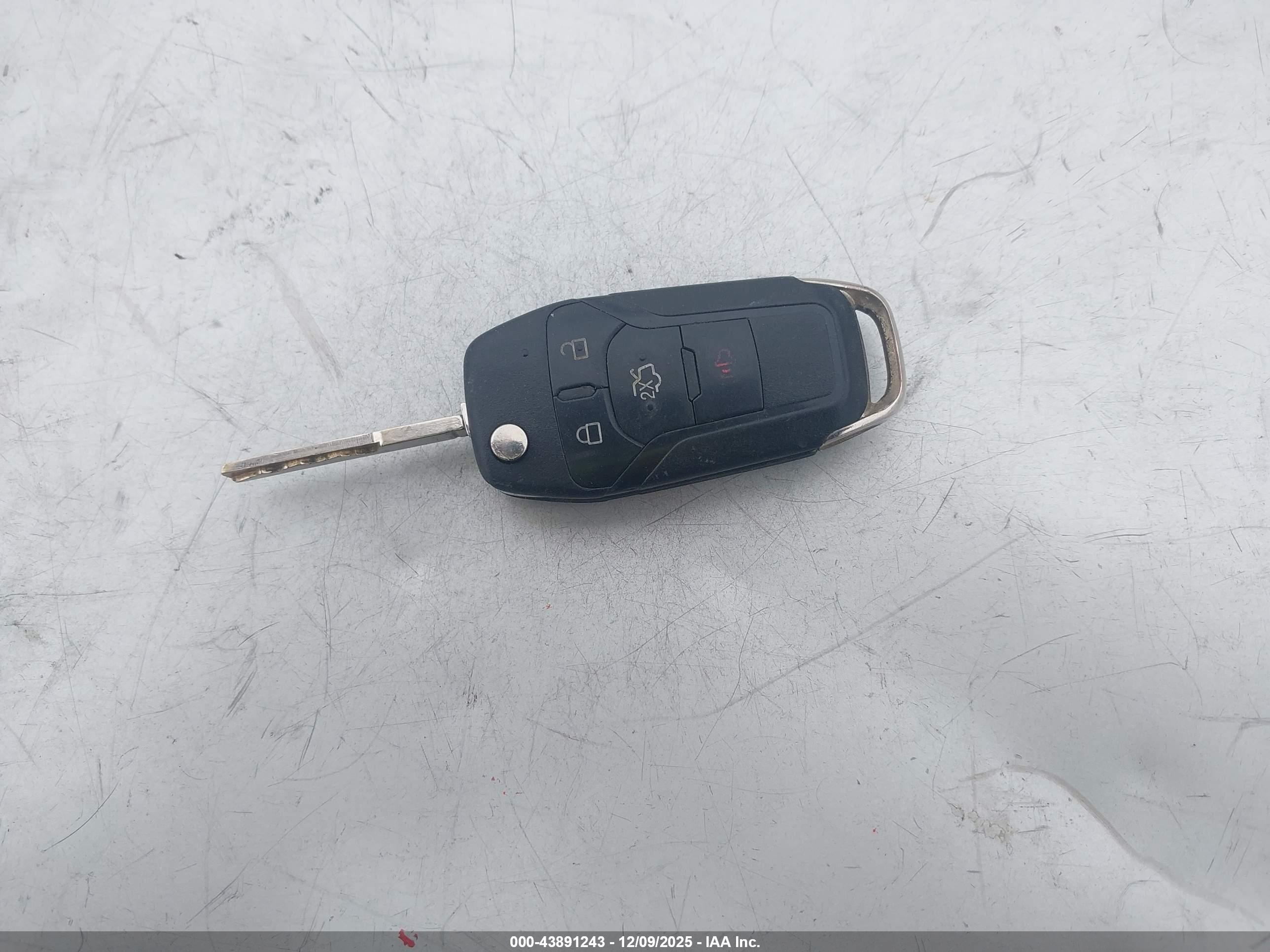FORD FUSION image 11
