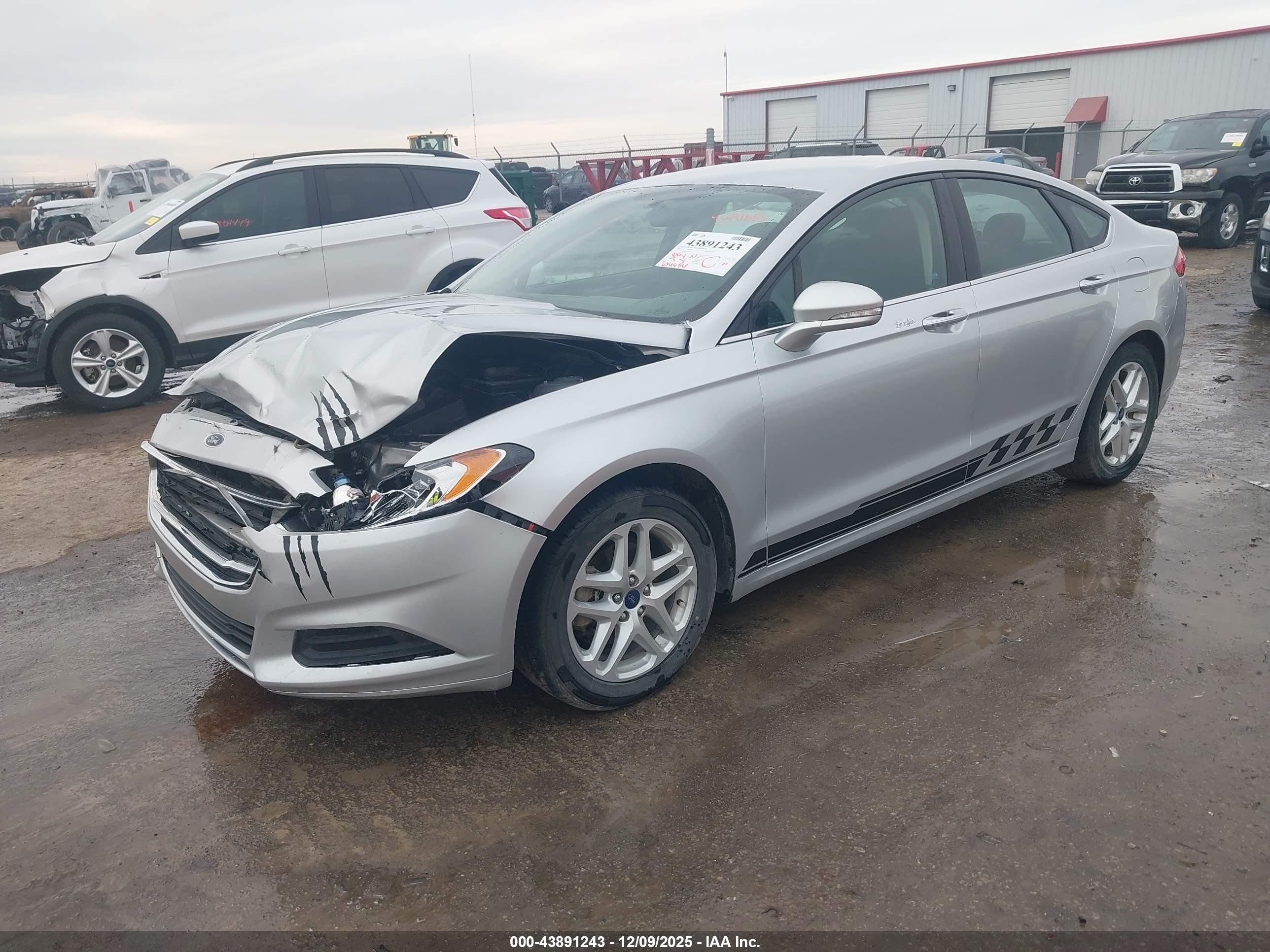 FORD FUSION image 2