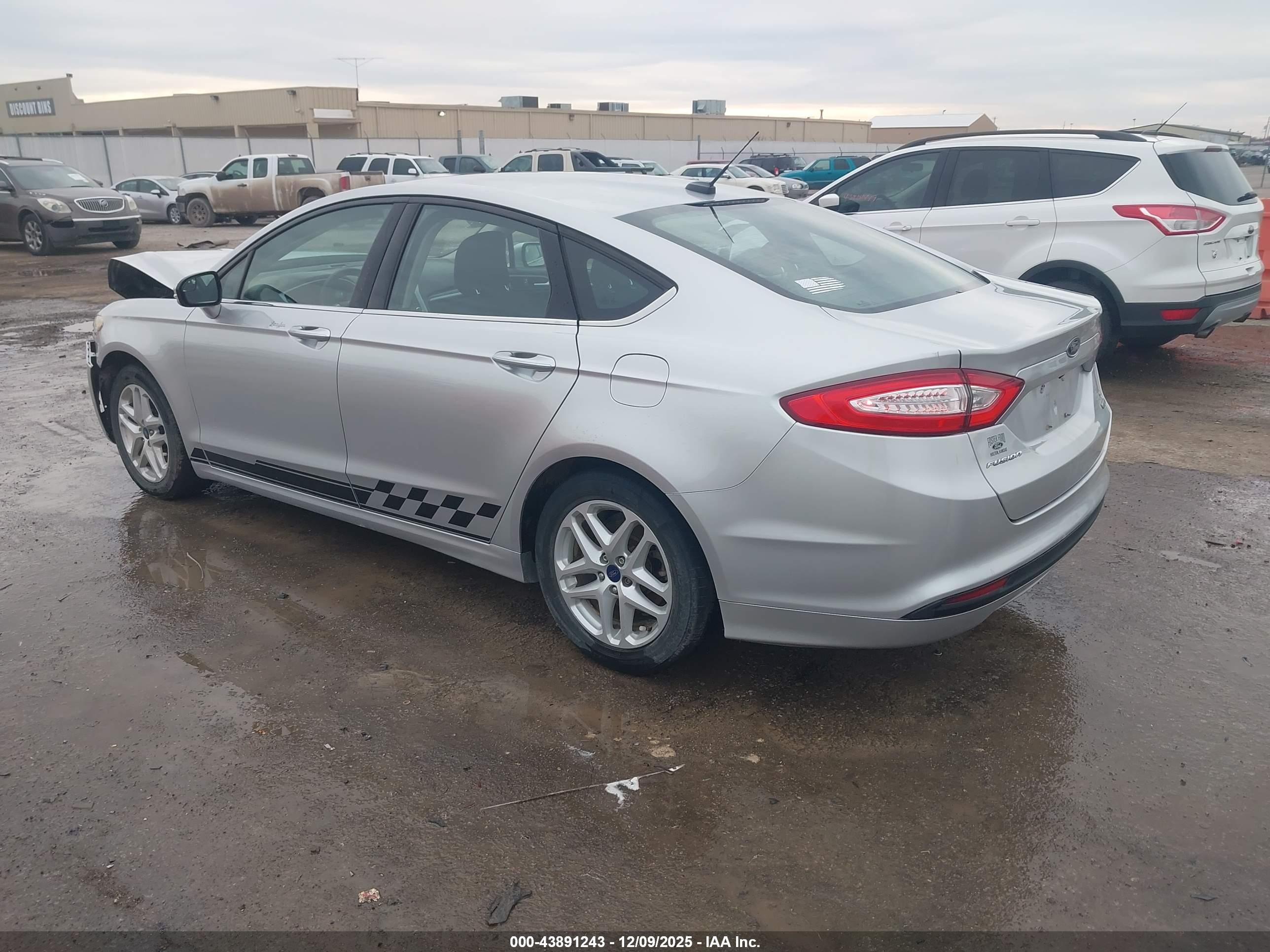FORD FUSION image 3