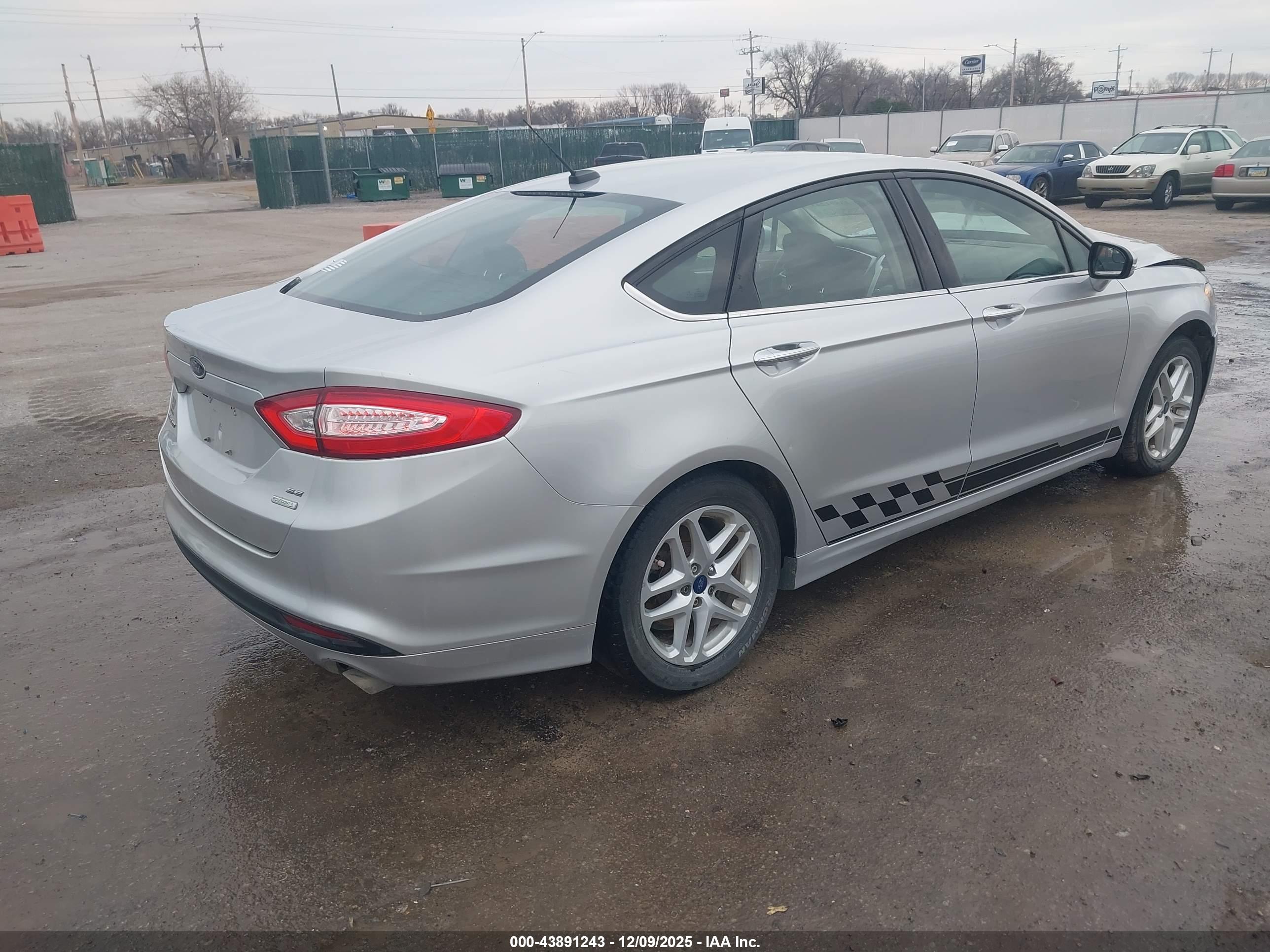 FORD FUSION image 4