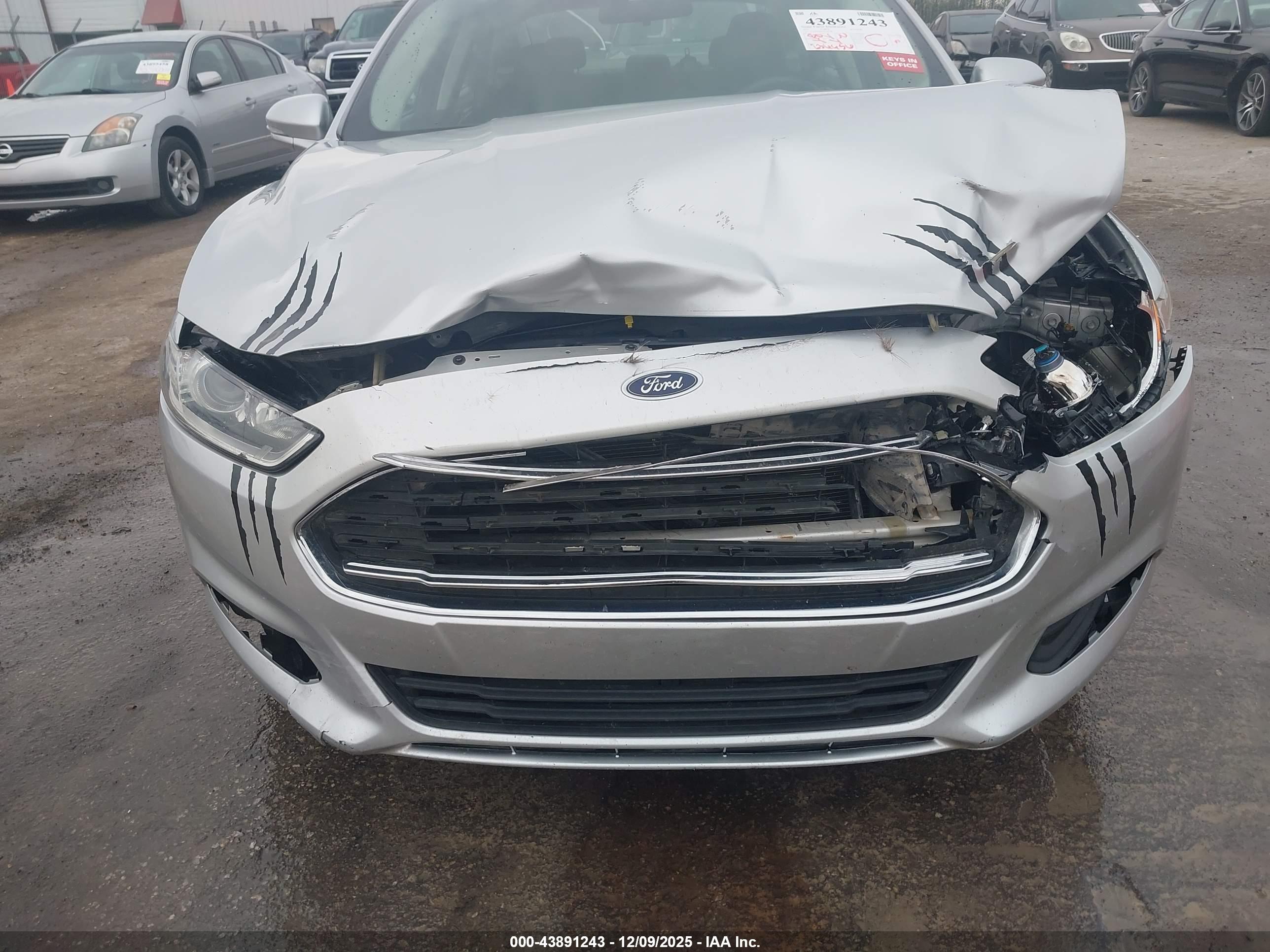 FORD FUSION image 6