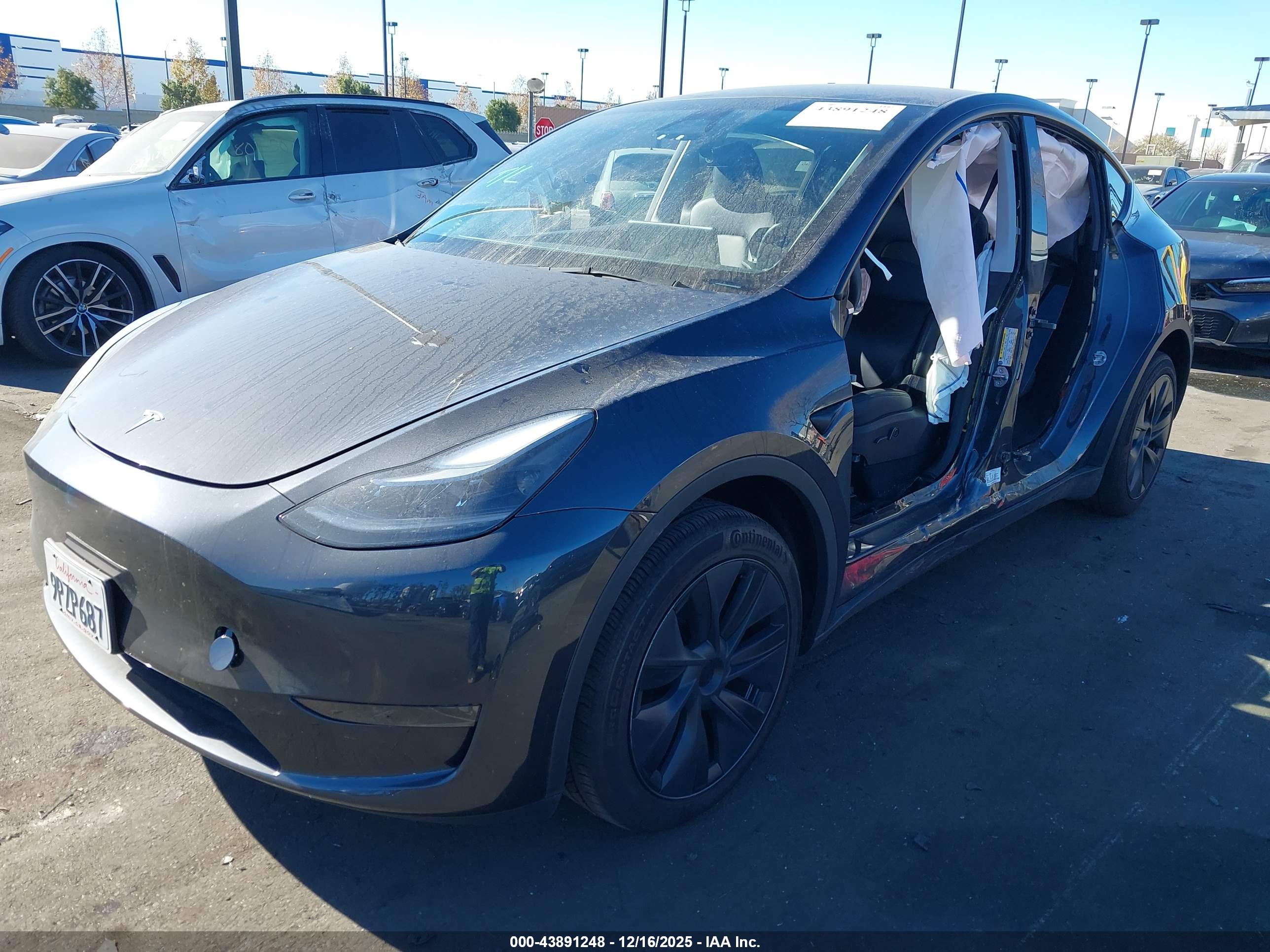 TESLA MODEL image 2