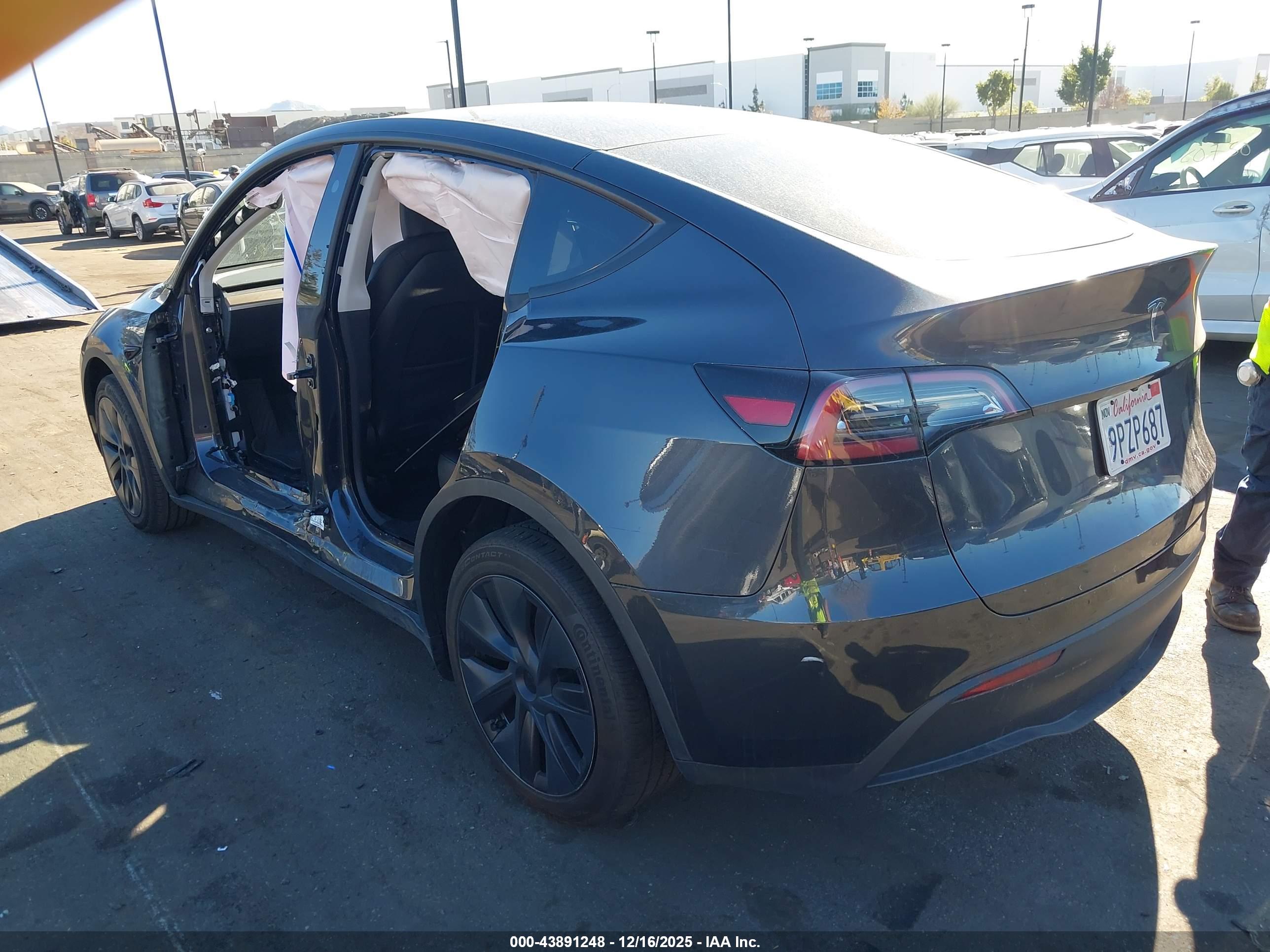TESLA MODEL image 3