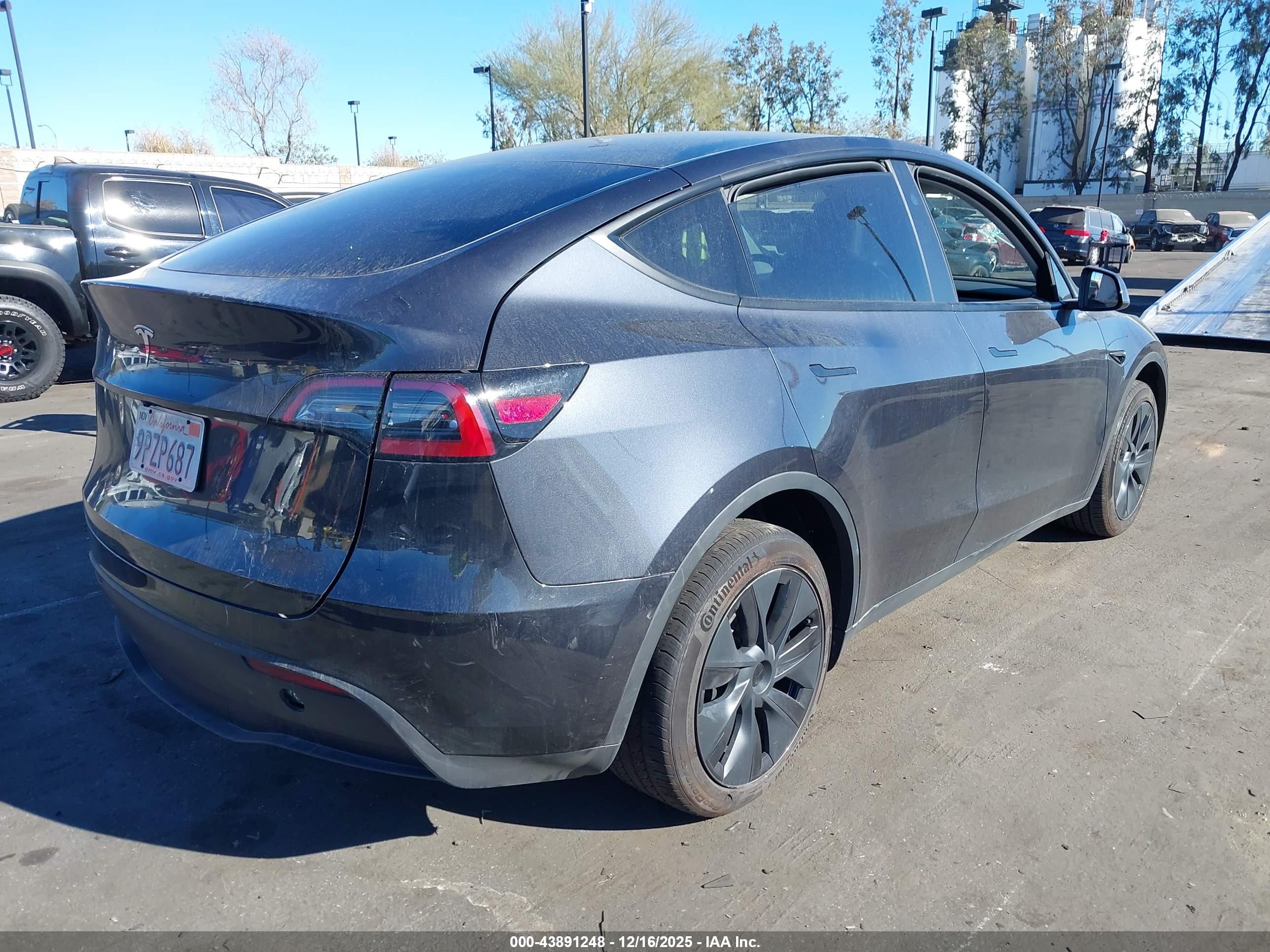 TESLA MODEL image 4