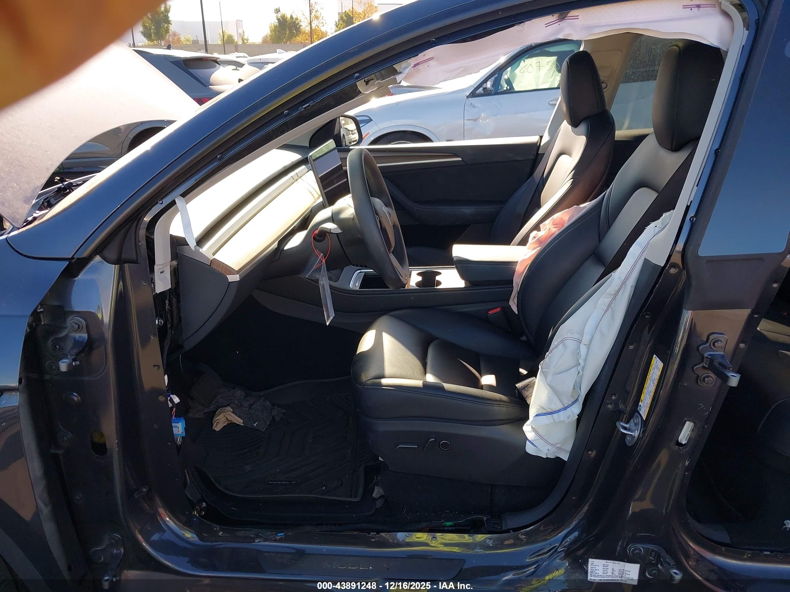 TESLA MODEL image 5