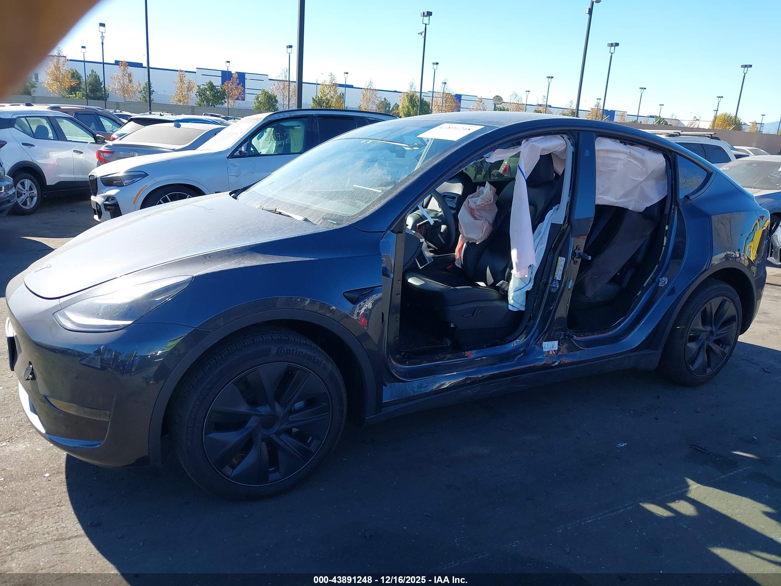 TESLA MODEL image 6