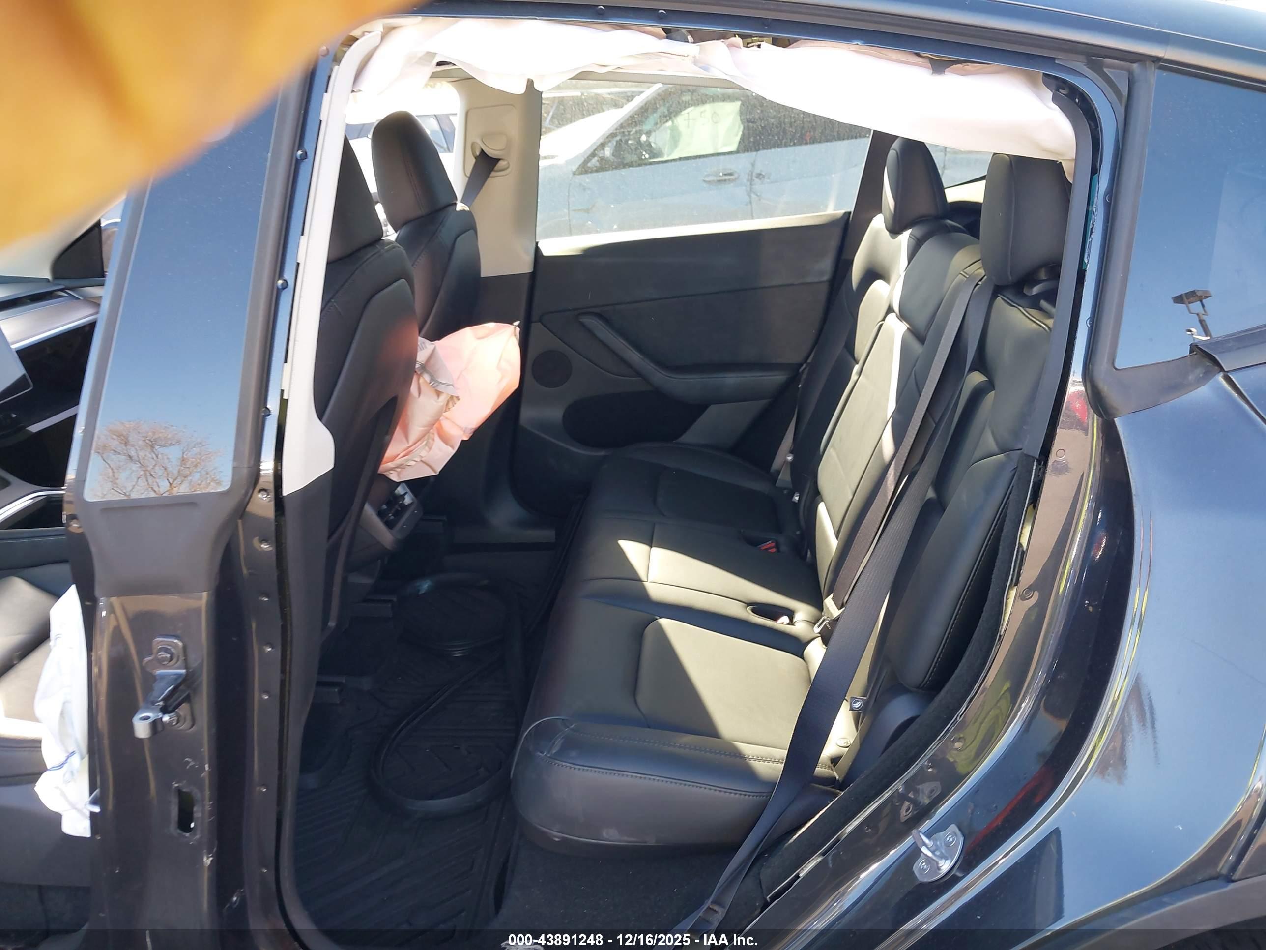 TESLA MODEL image 8