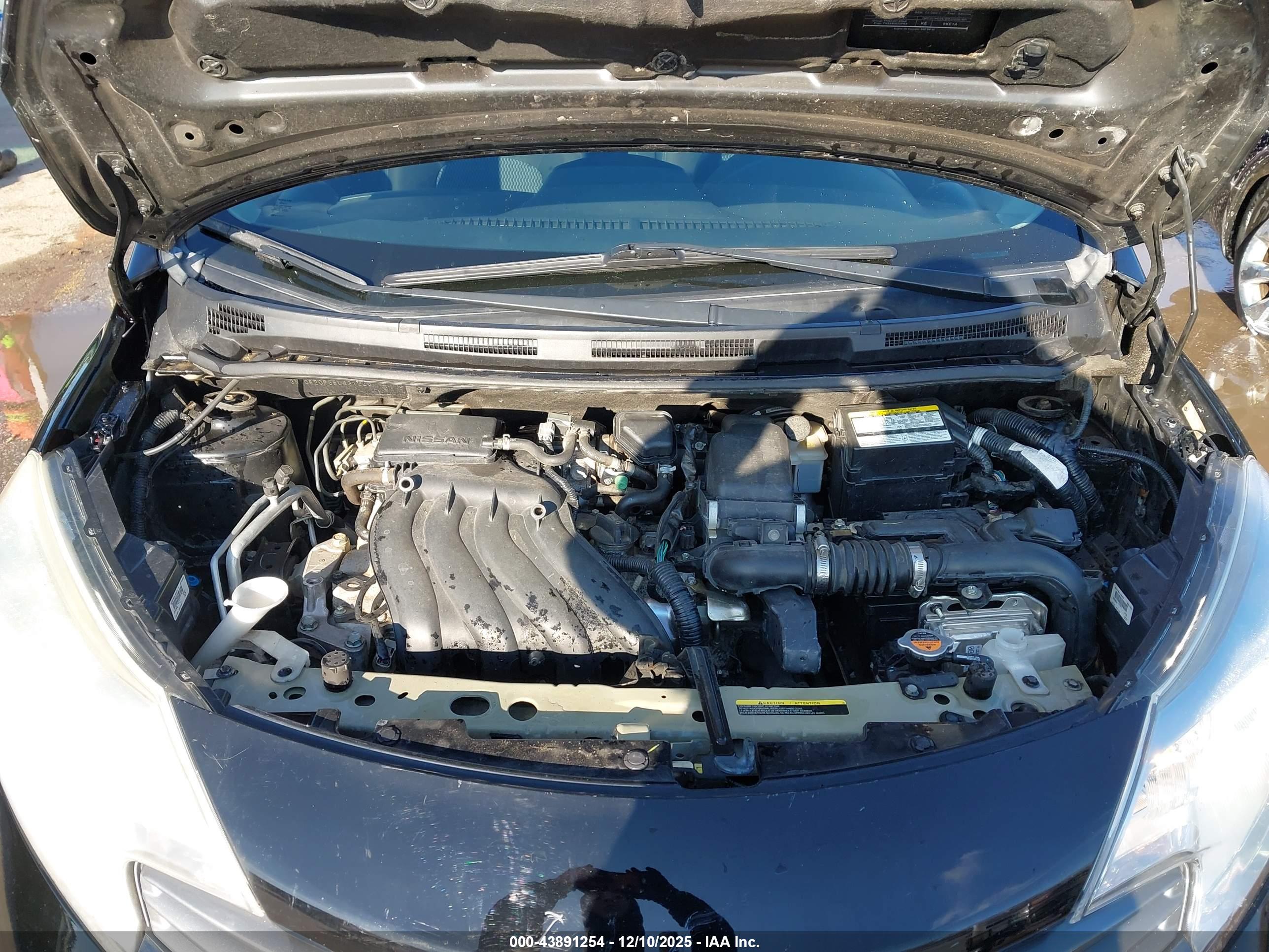 NISSAN VERSA image 10