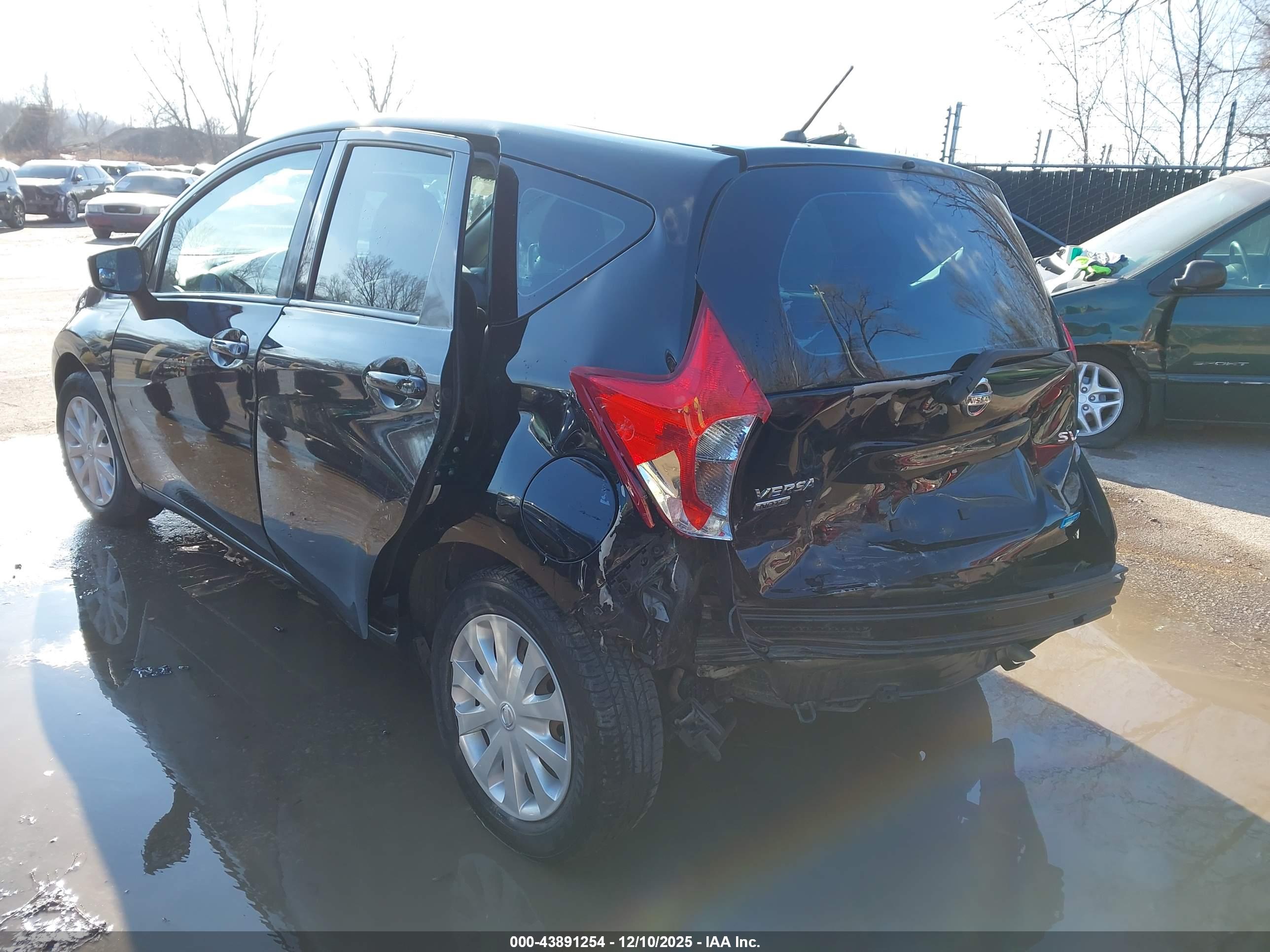 NISSAN VERSA image 3