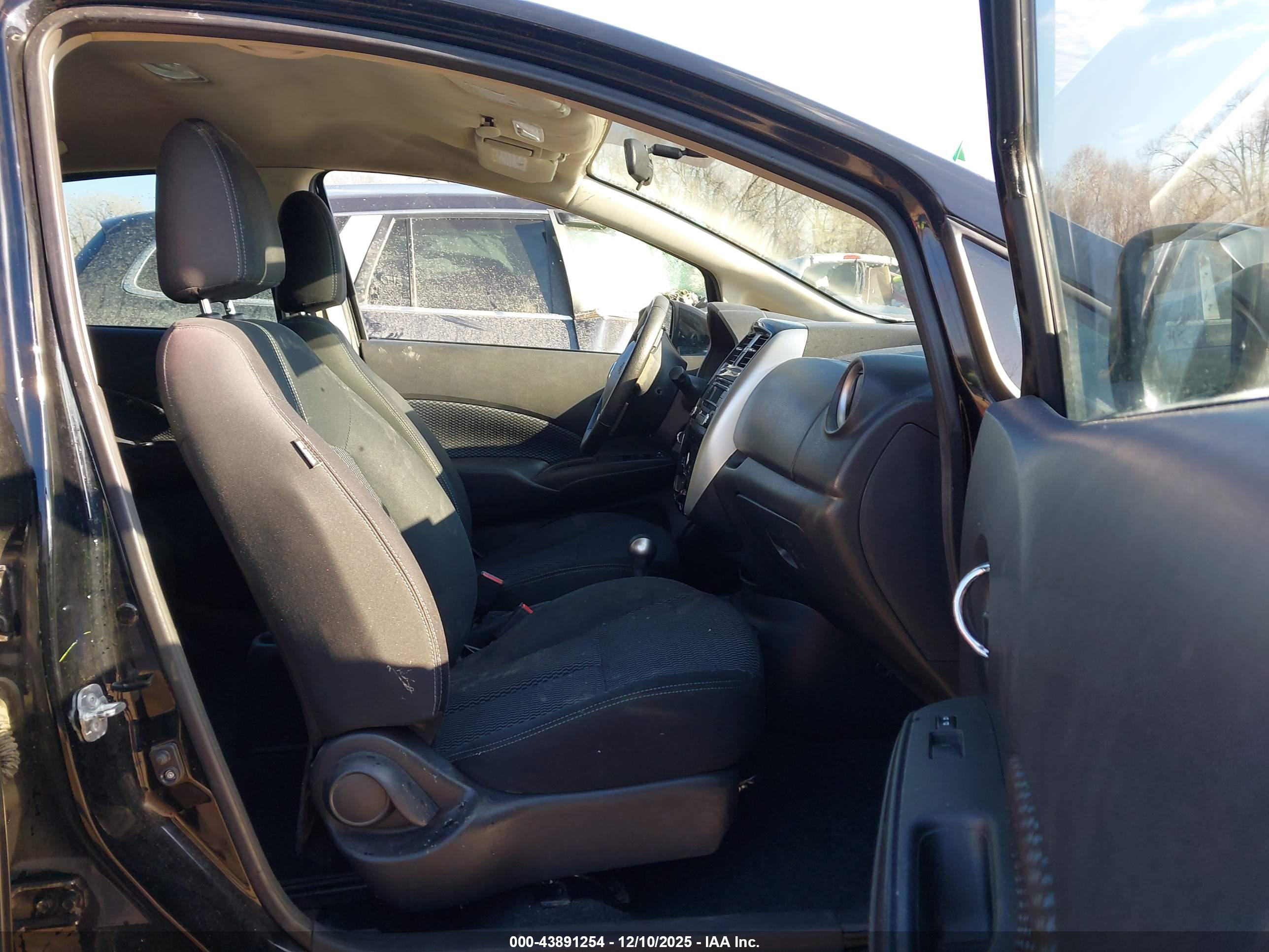 NISSAN VERSA image 5