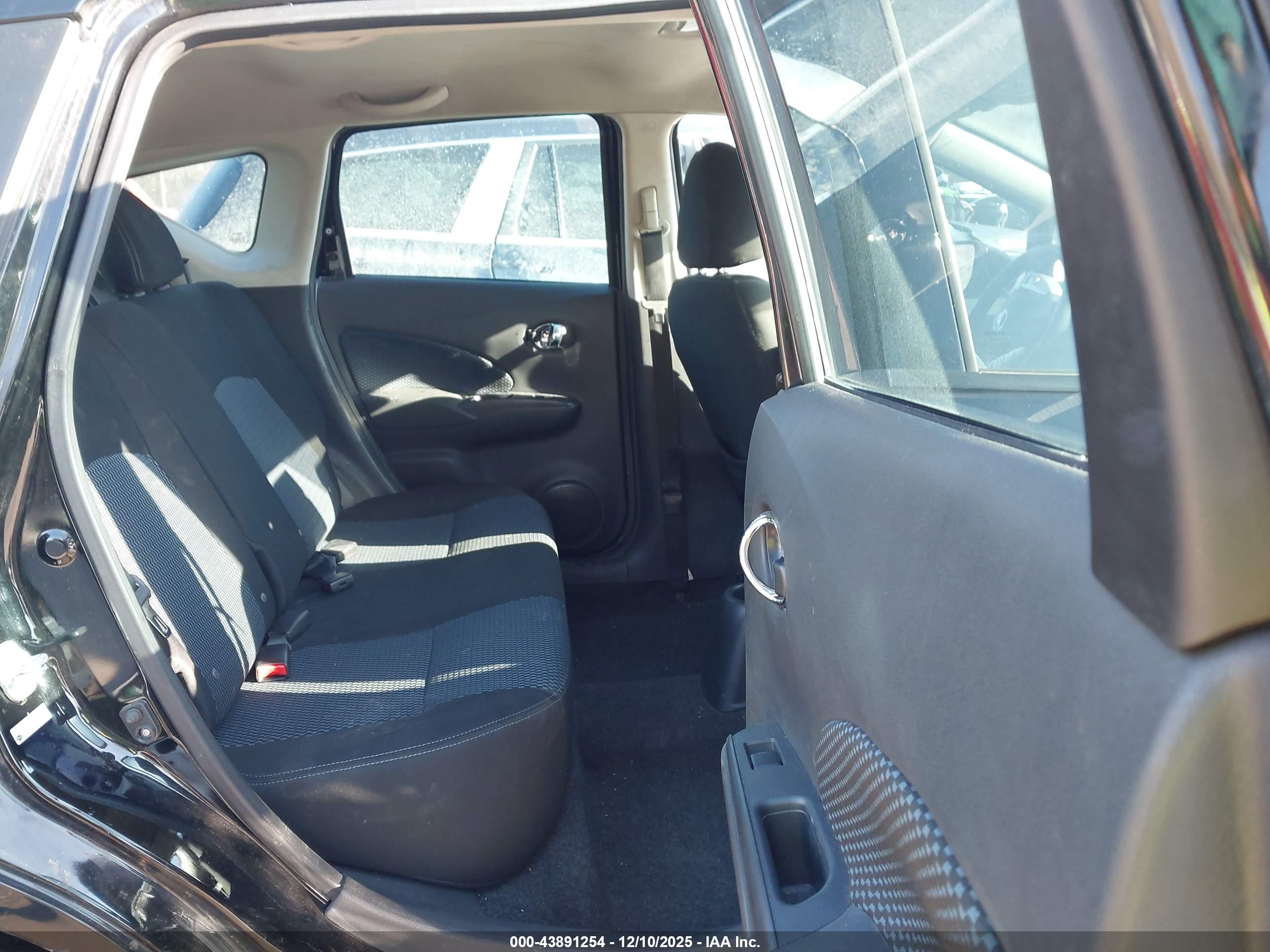 NISSAN VERSA image 8