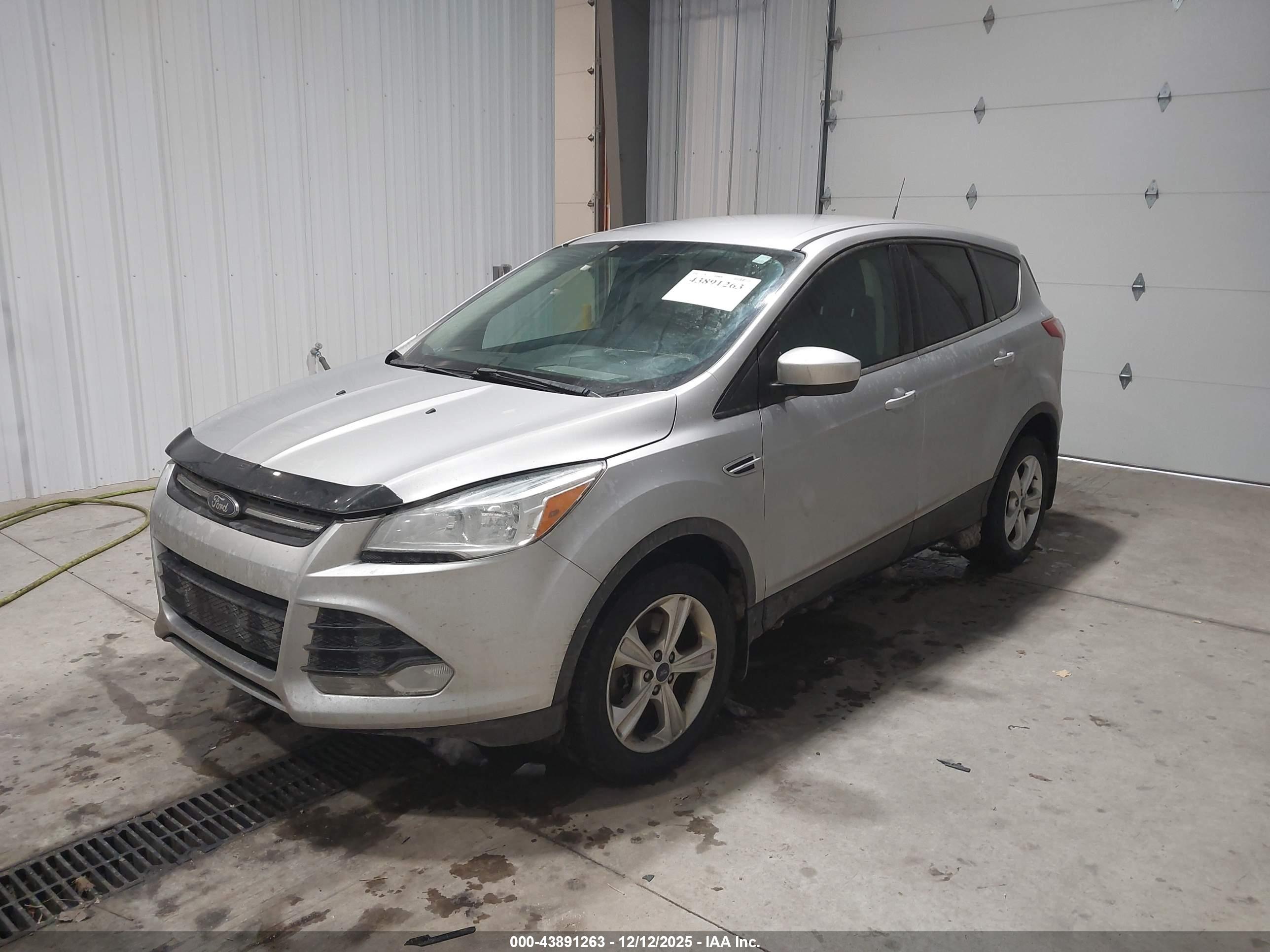 FORD ESCAPE image 2