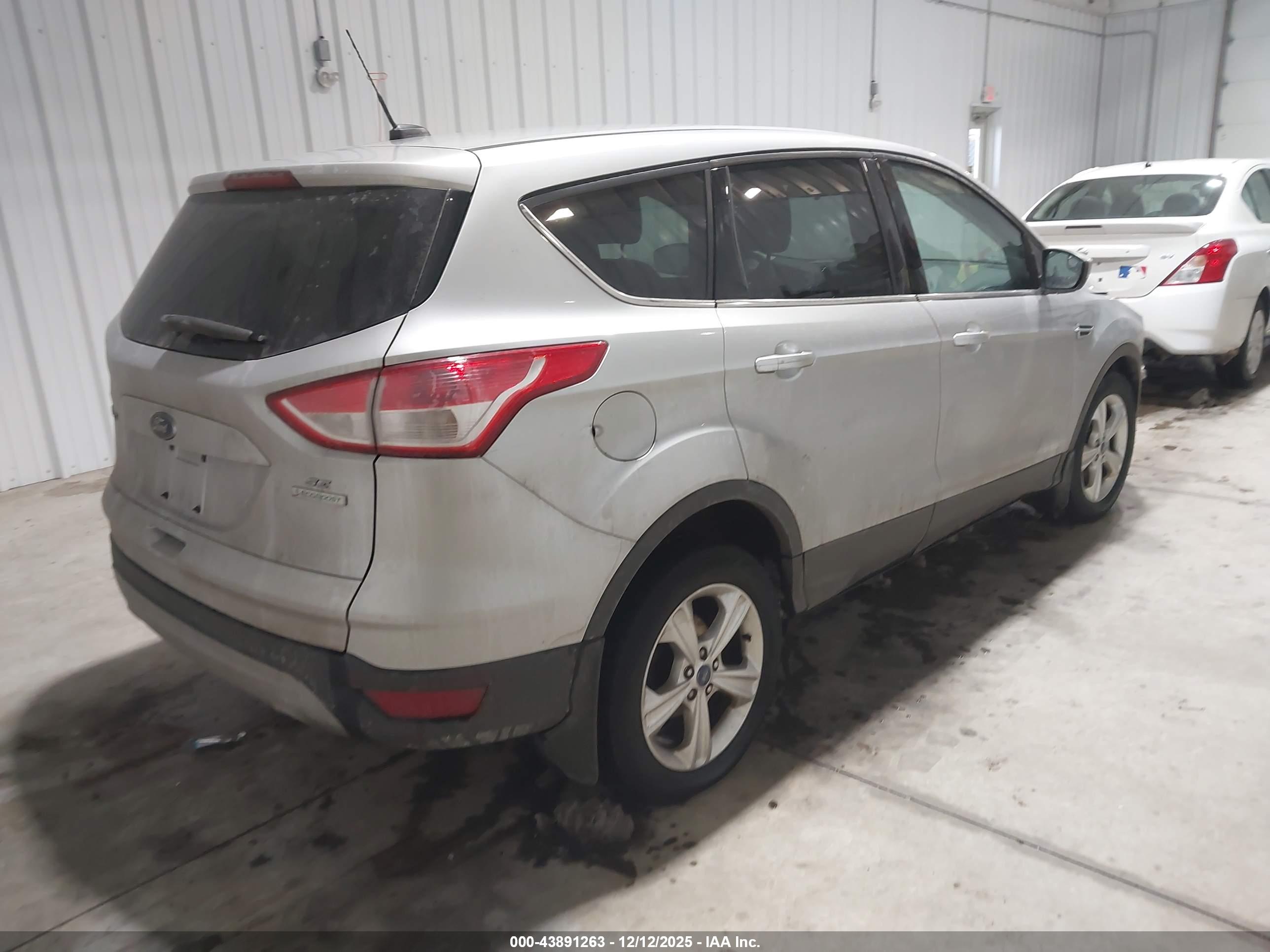 FORD ESCAPE image 4