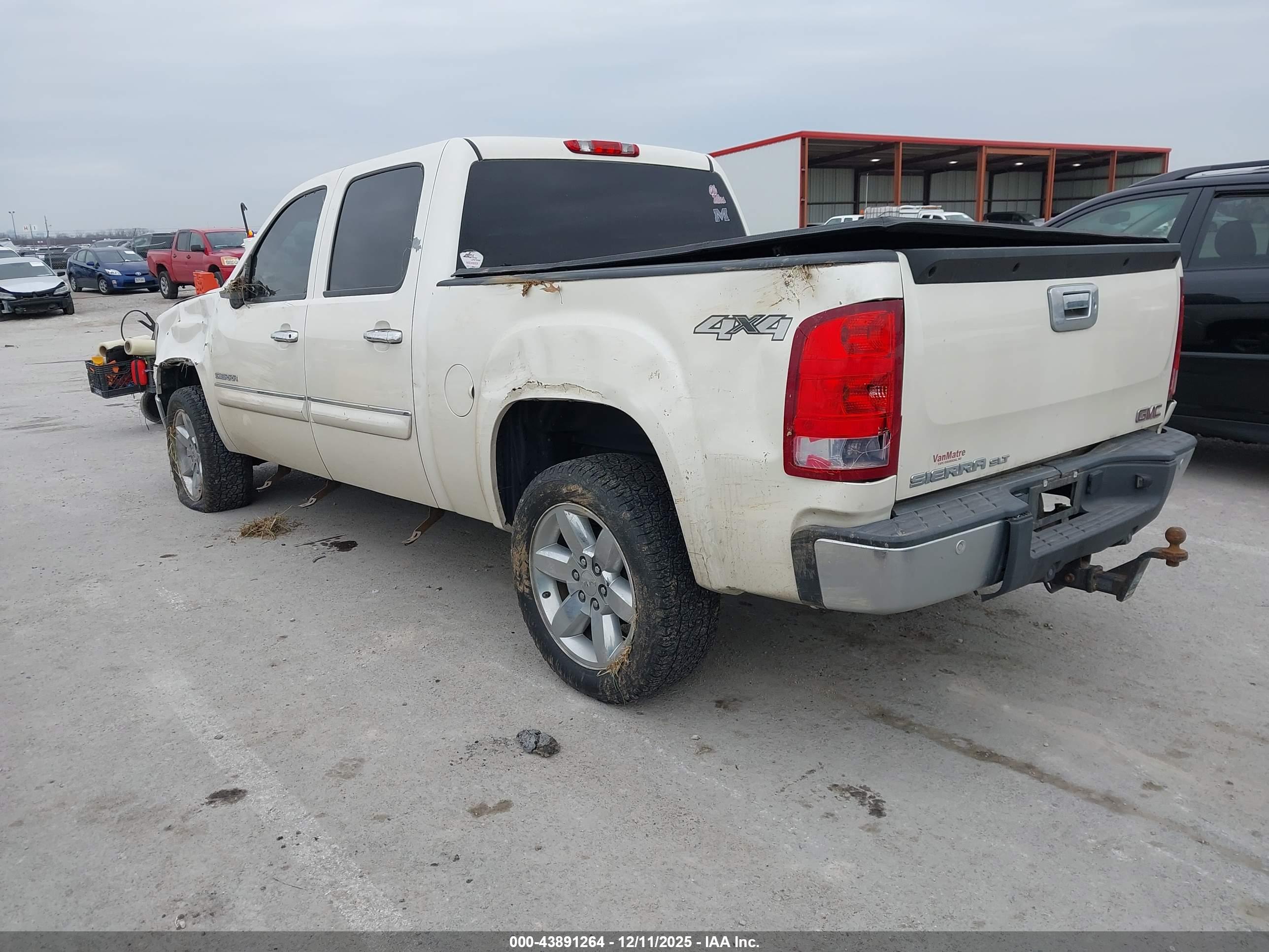 GMC SIERRA image 3