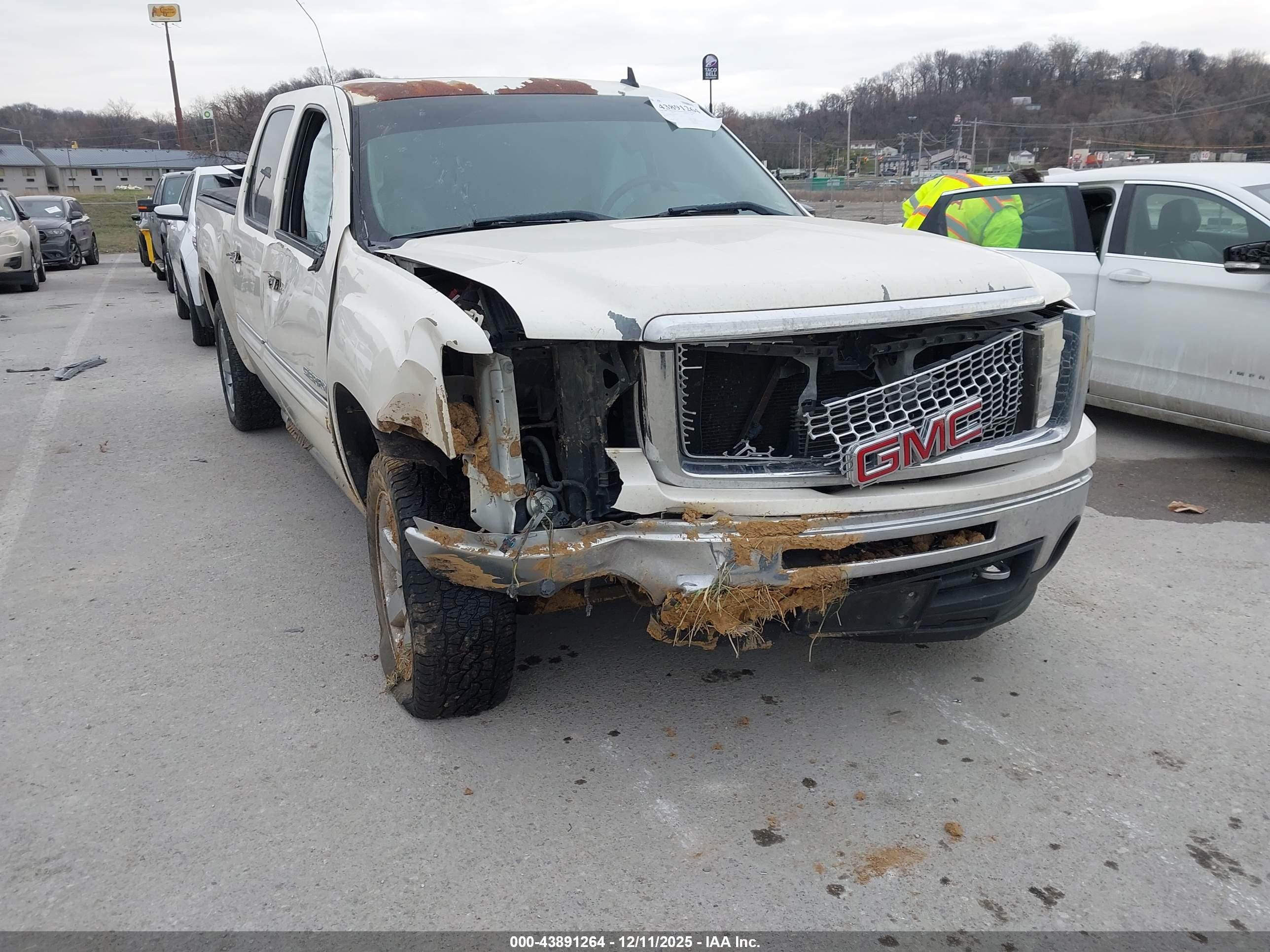GMC SIERRA image 6