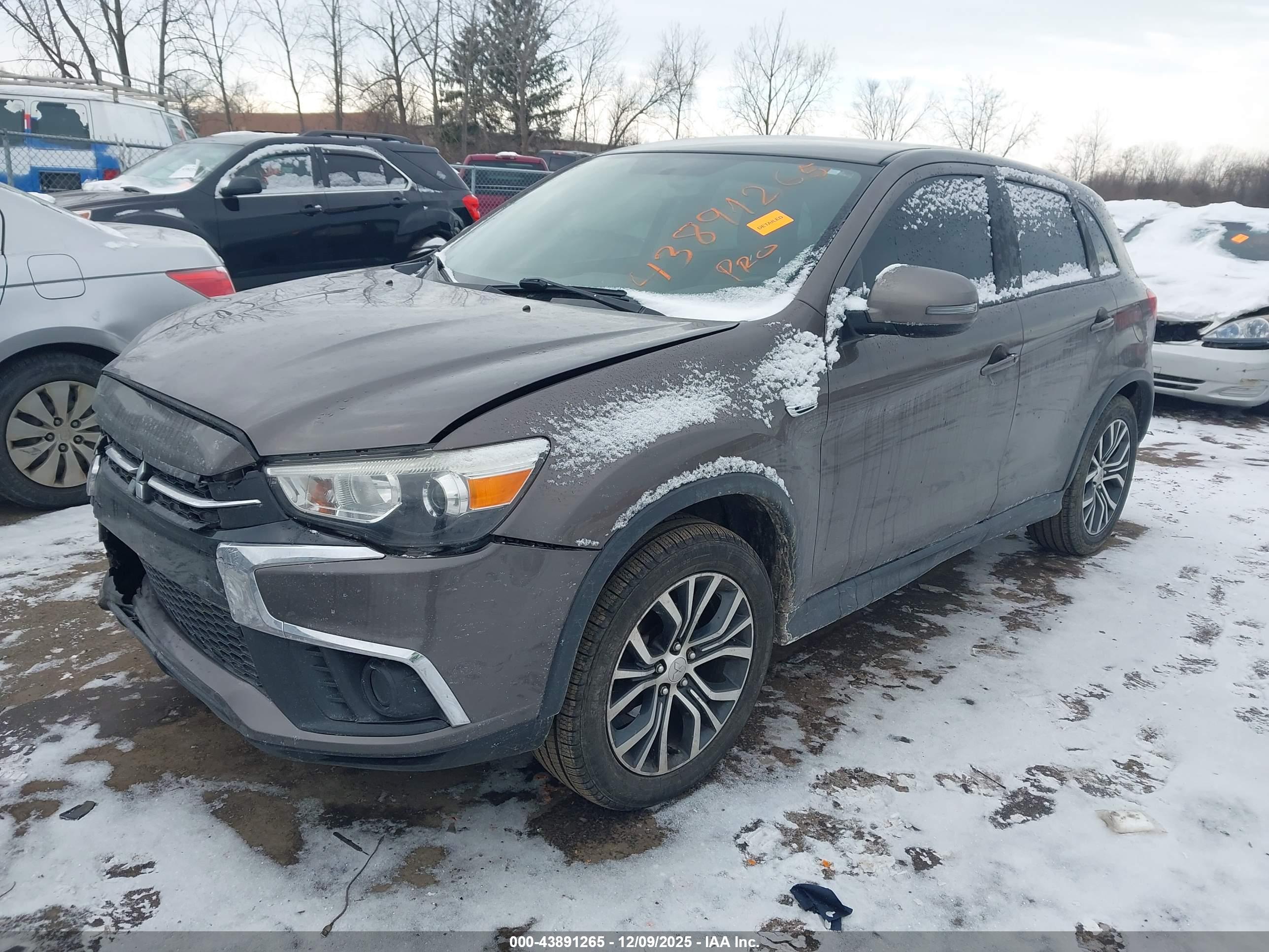 MITSUBISHI OUTLANDER image 2