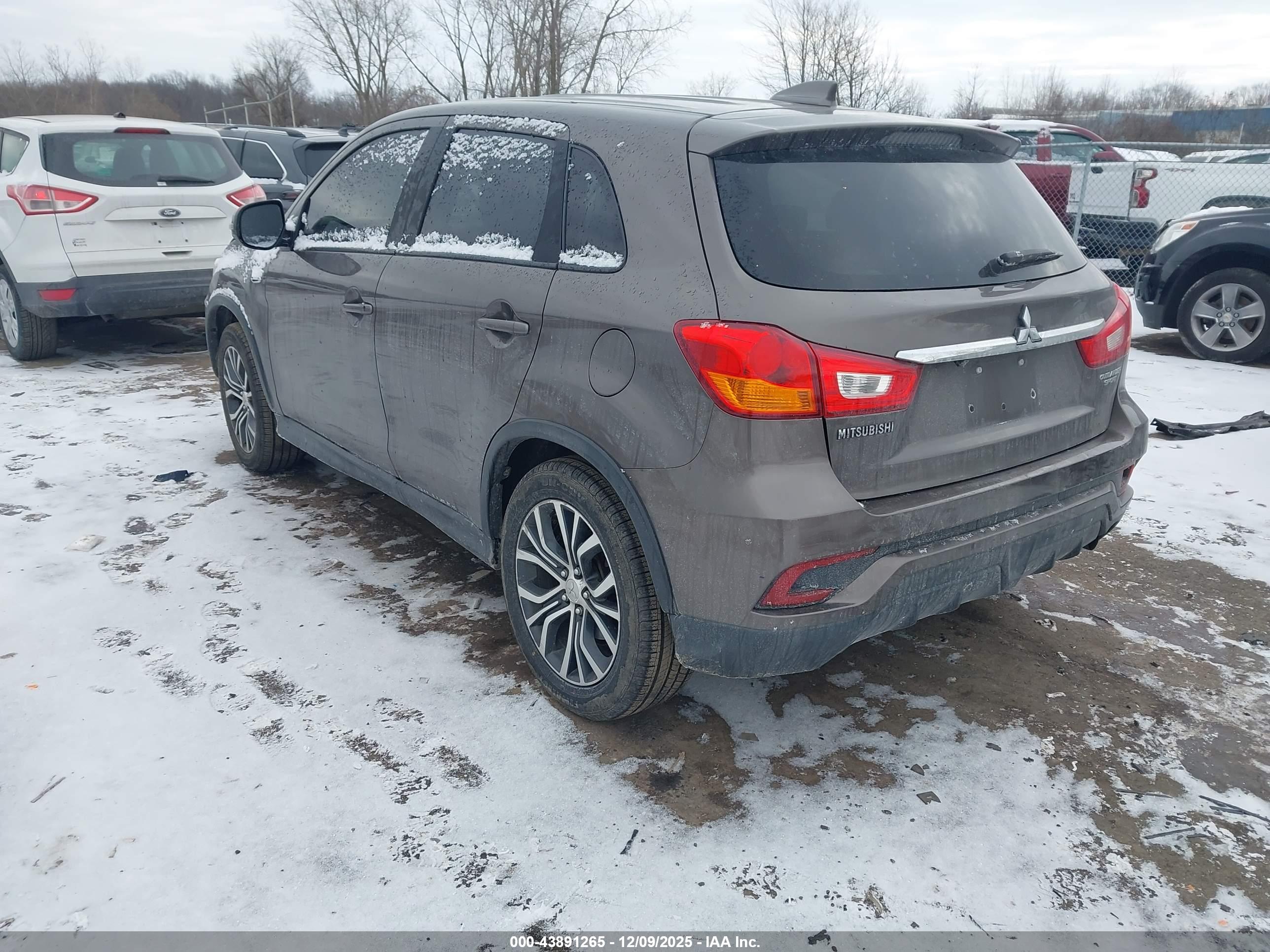 MITSUBISHI OUTLANDER image 3