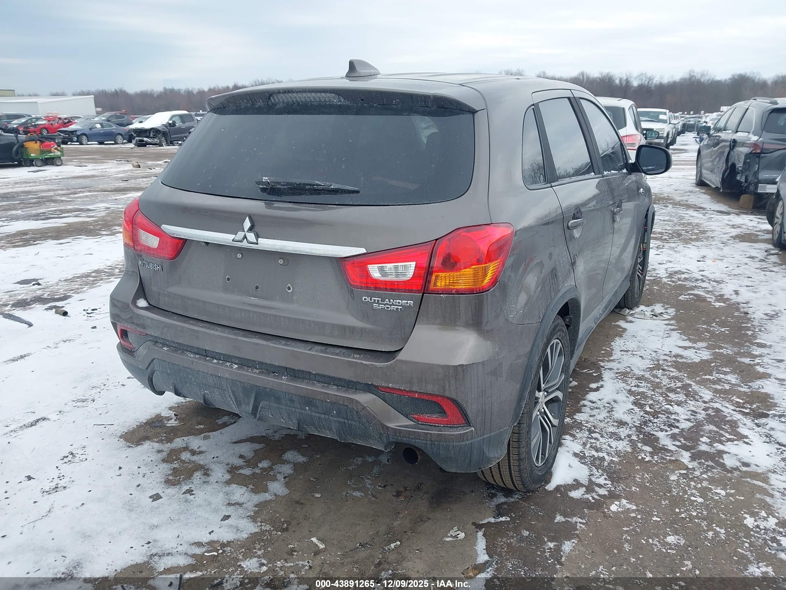 MITSUBISHI OUTLANDER image 4