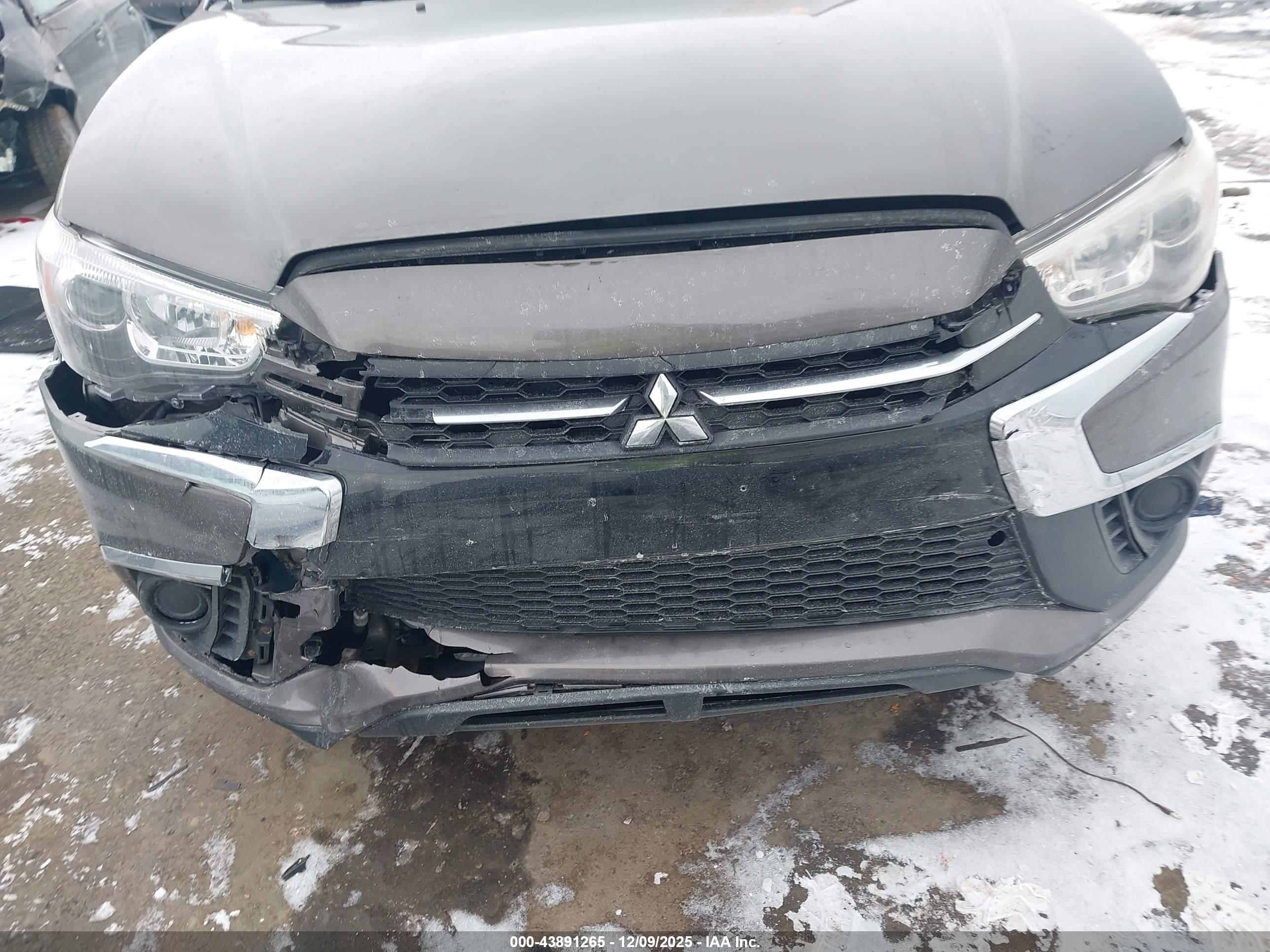 MITSUBISHI OUTLANDER image 6