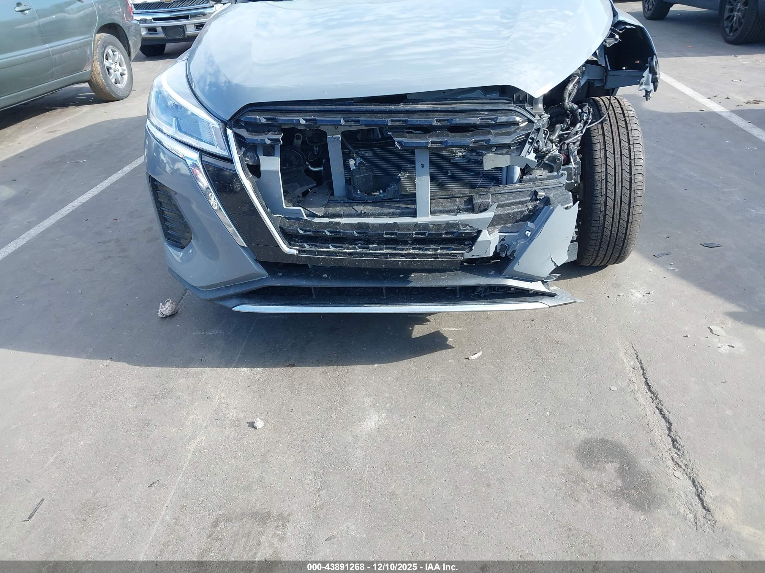NISSAN KICKS image 6