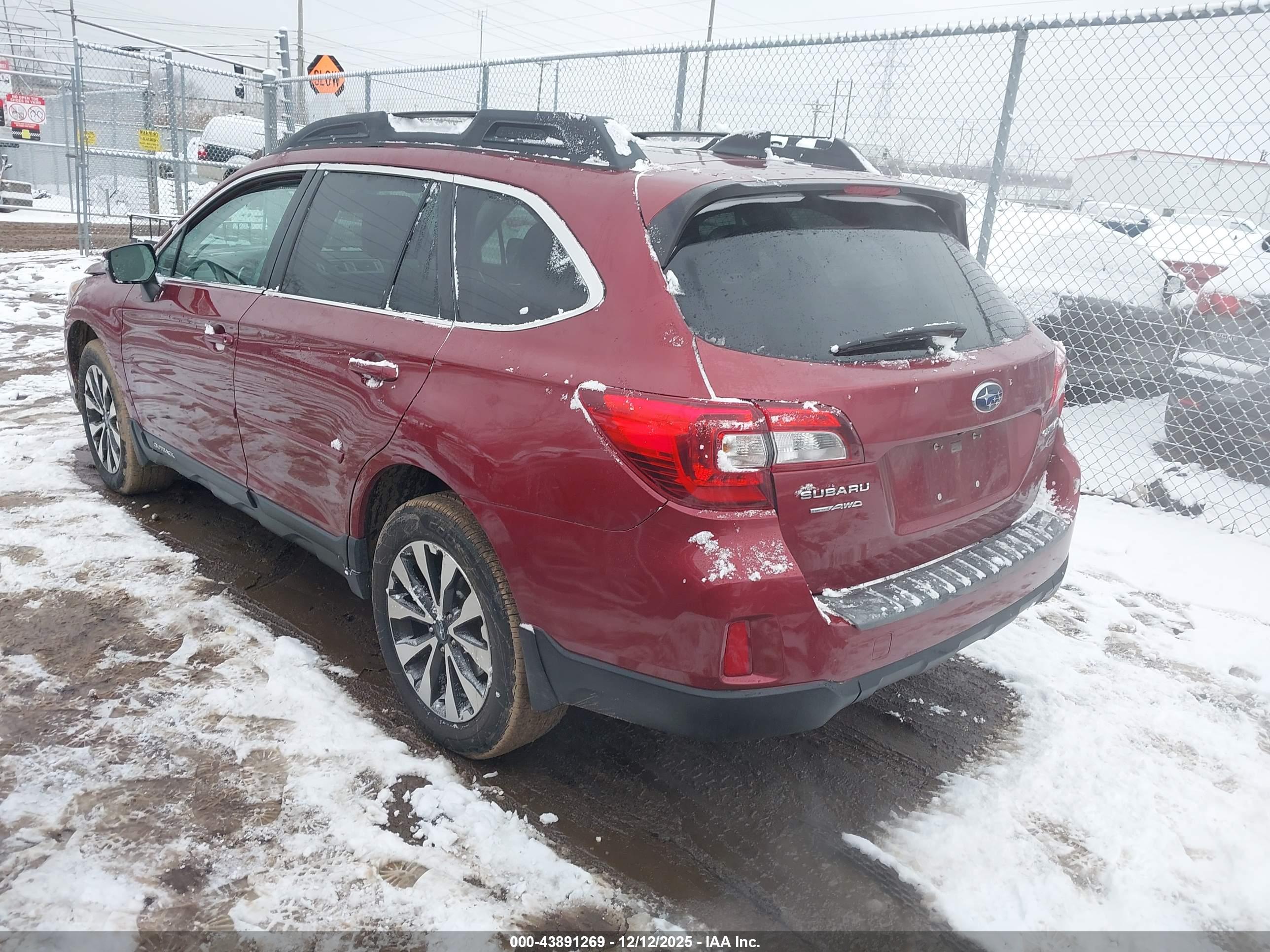 SUBARU OUTBACK image 3