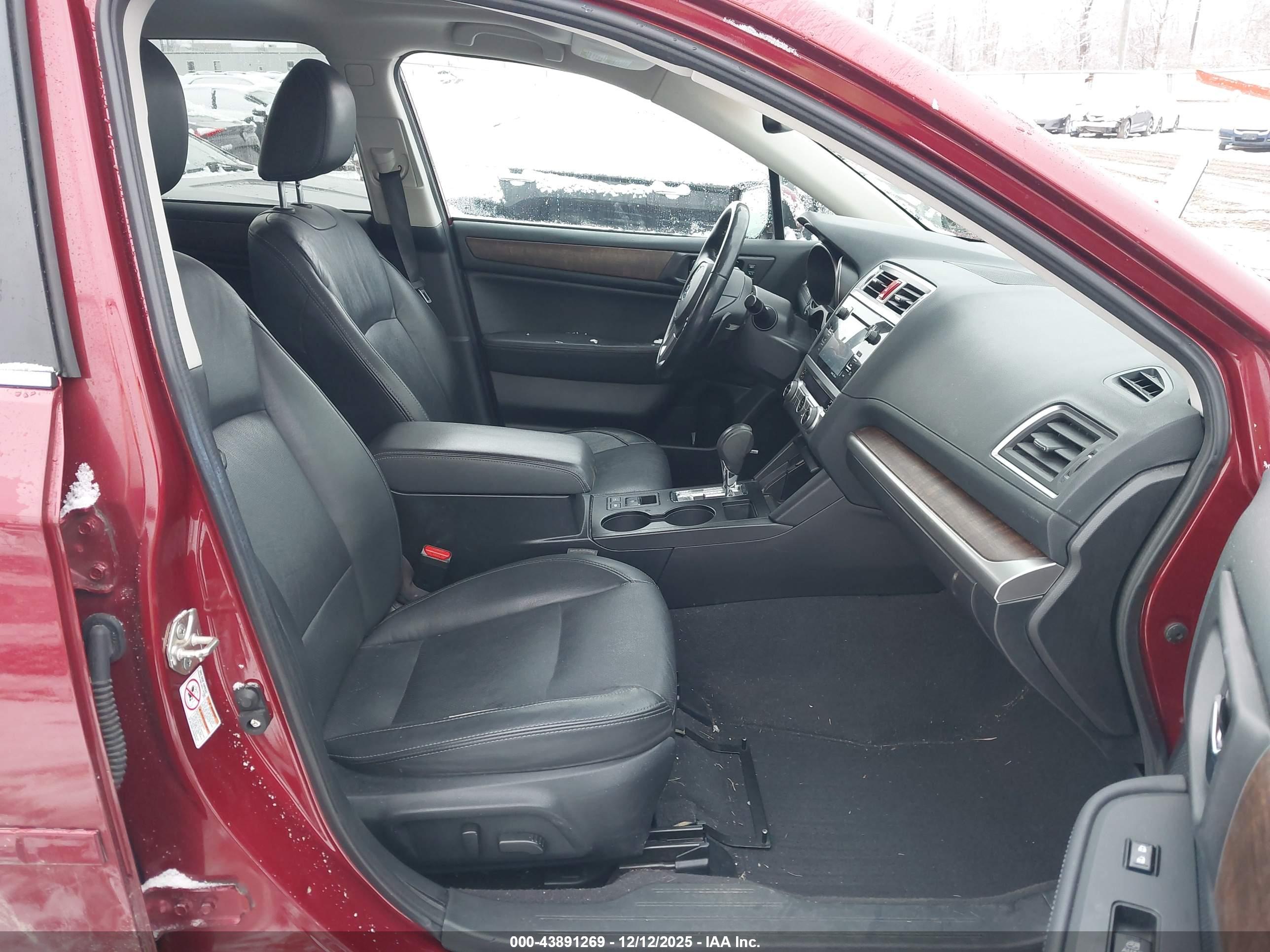 SUBARU OUTBACK image 5