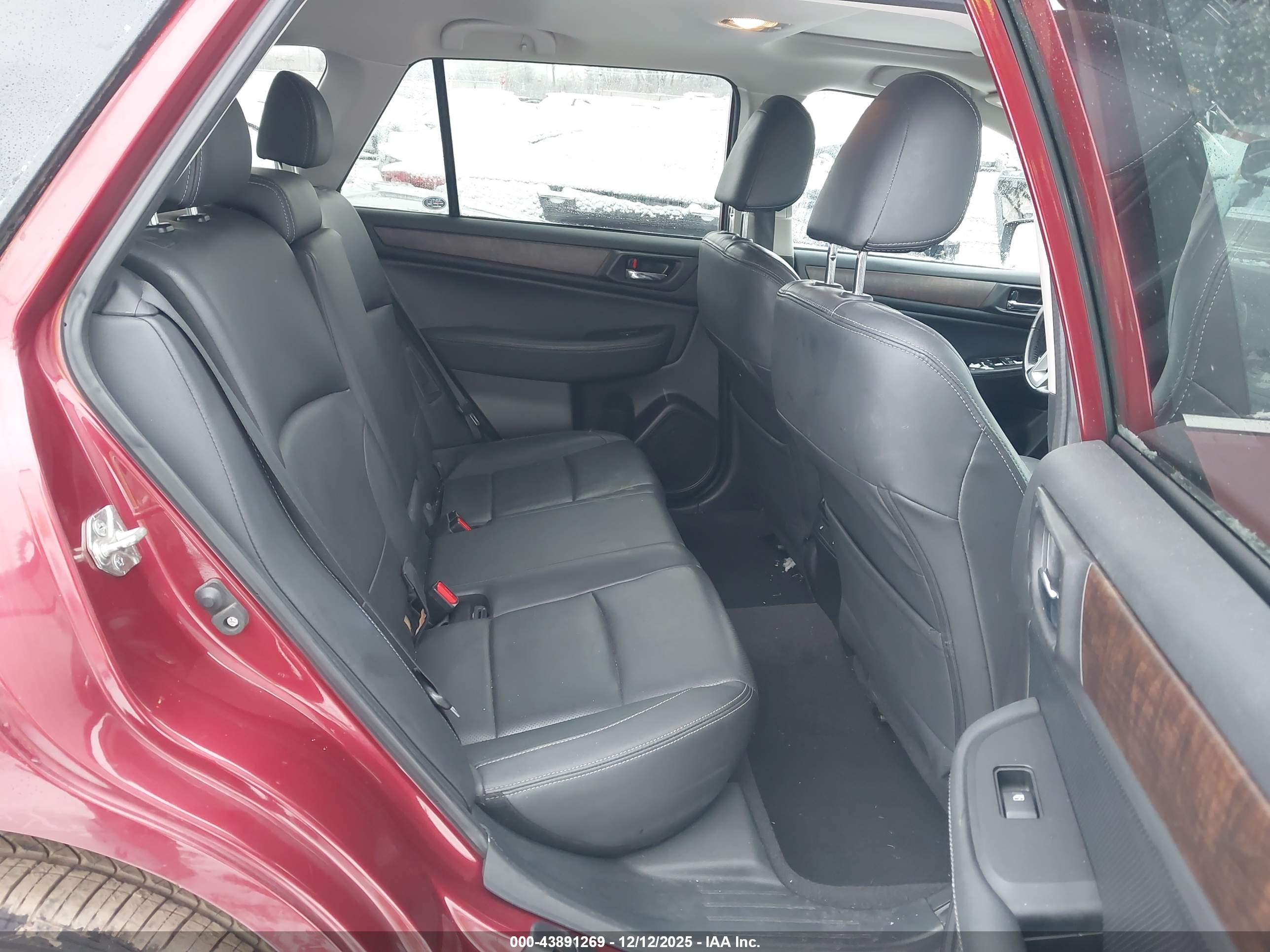SUBARU OUTBACK image 8