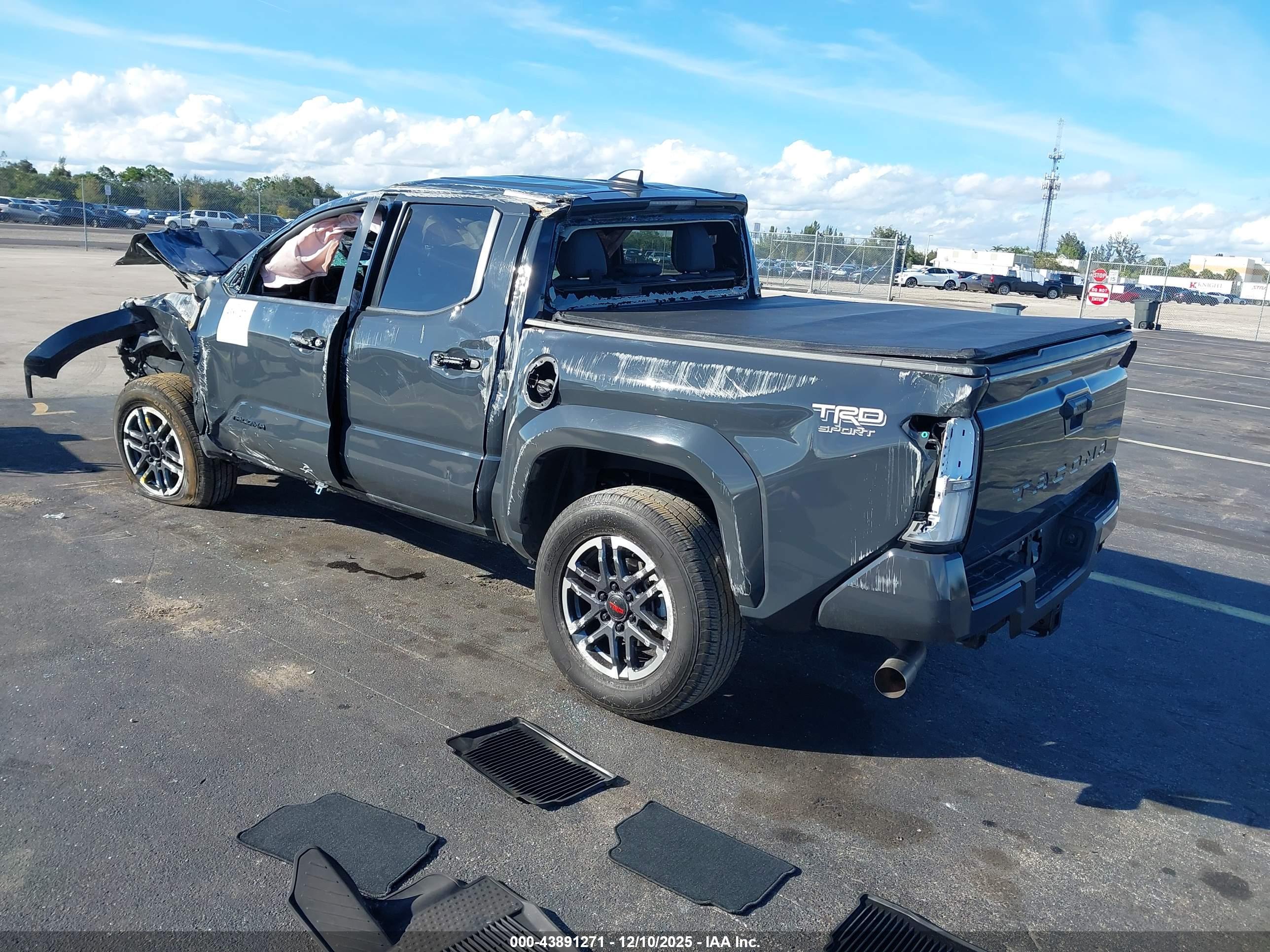 TOYOTA TACOMA image 3