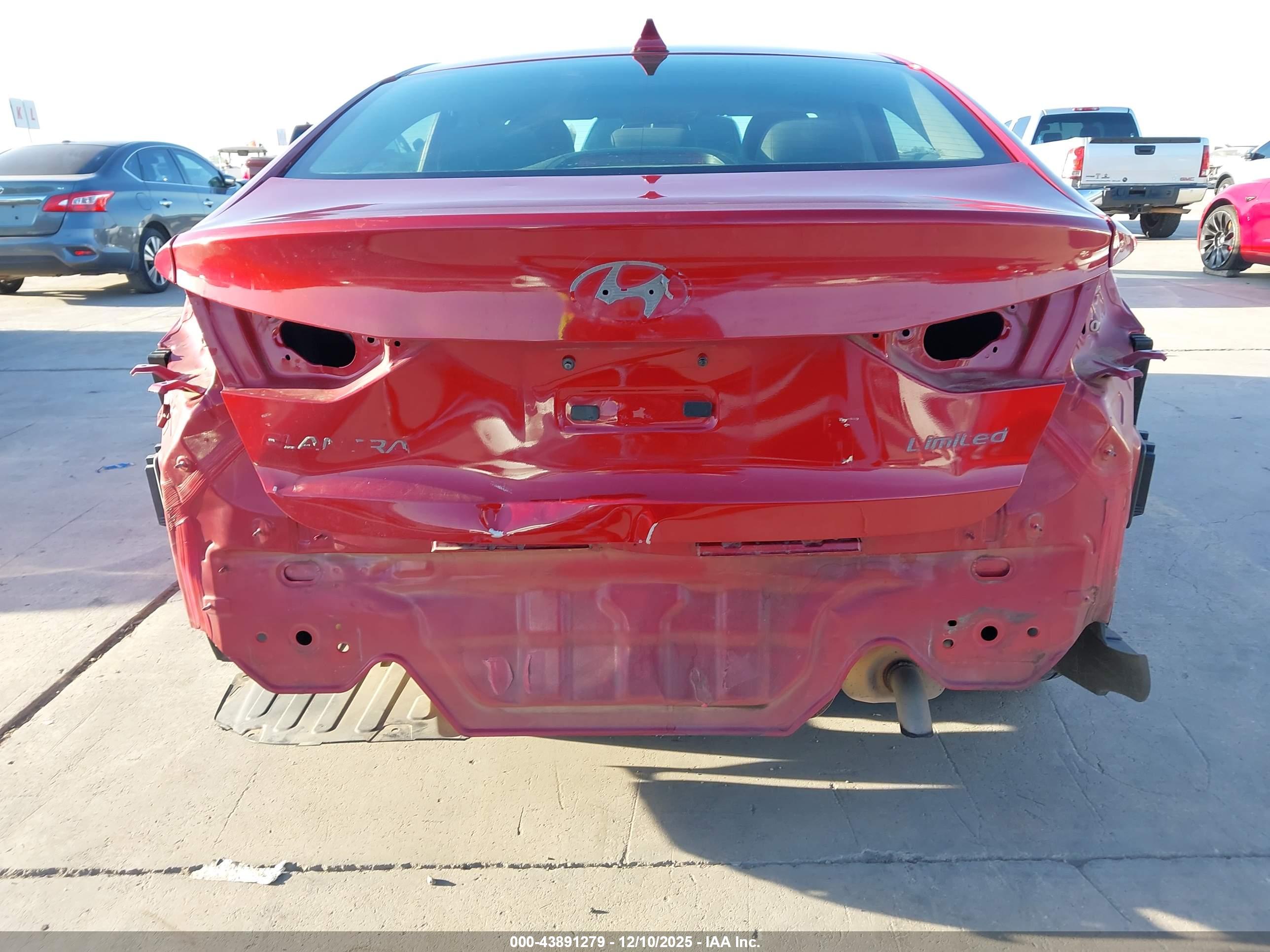 HYUNDAI ELANTRA image 6