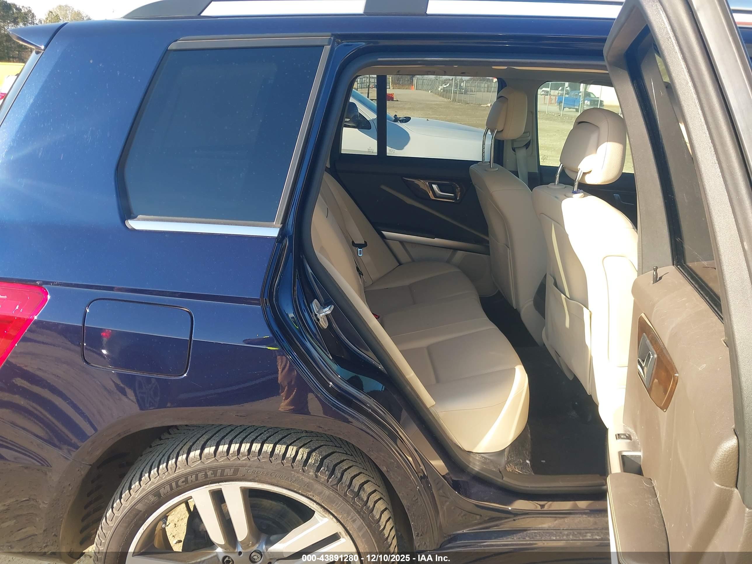 MERCEDES-BENZ GLK image 8