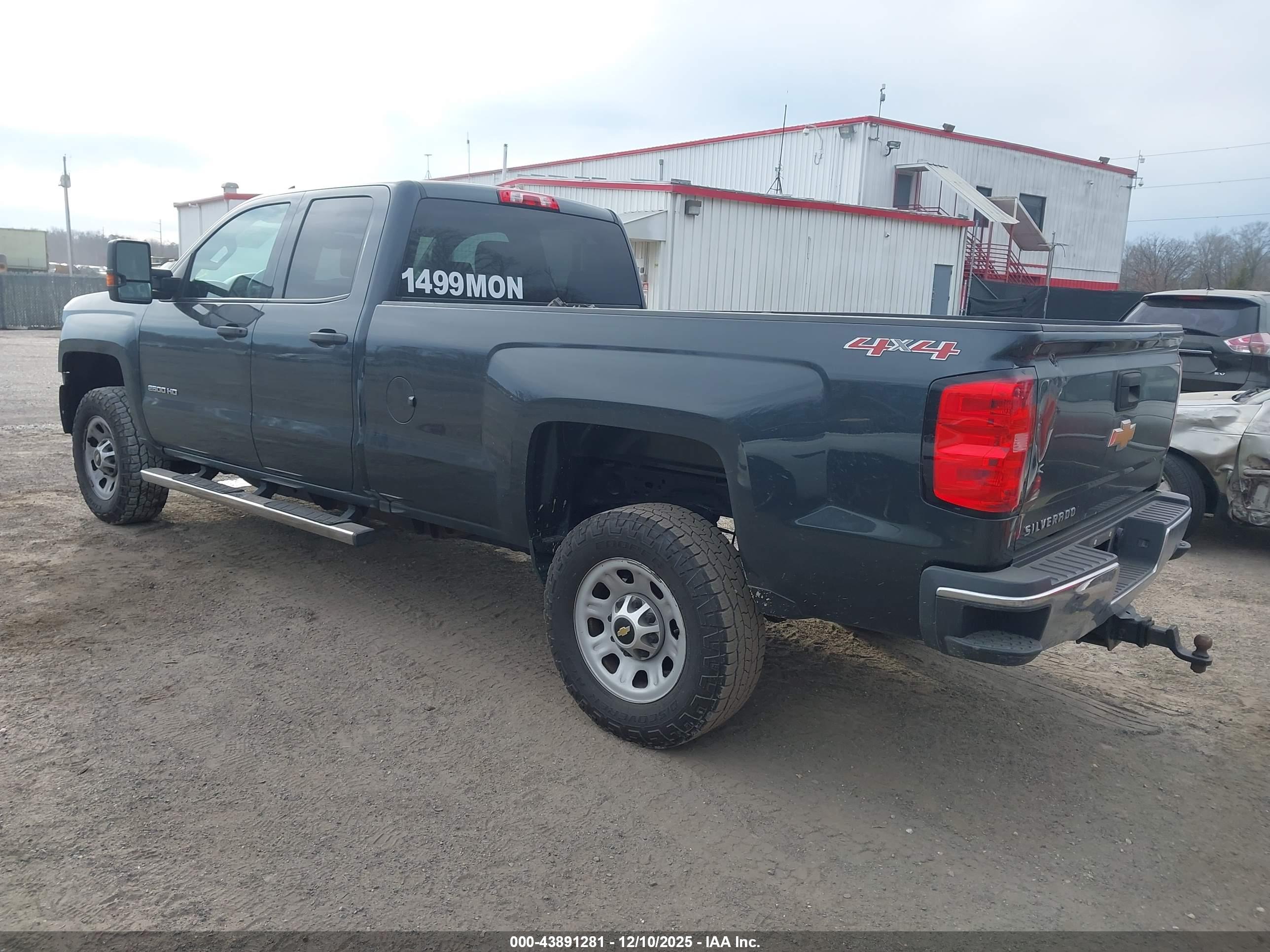 CHEVROLET SILVERADO image 3
