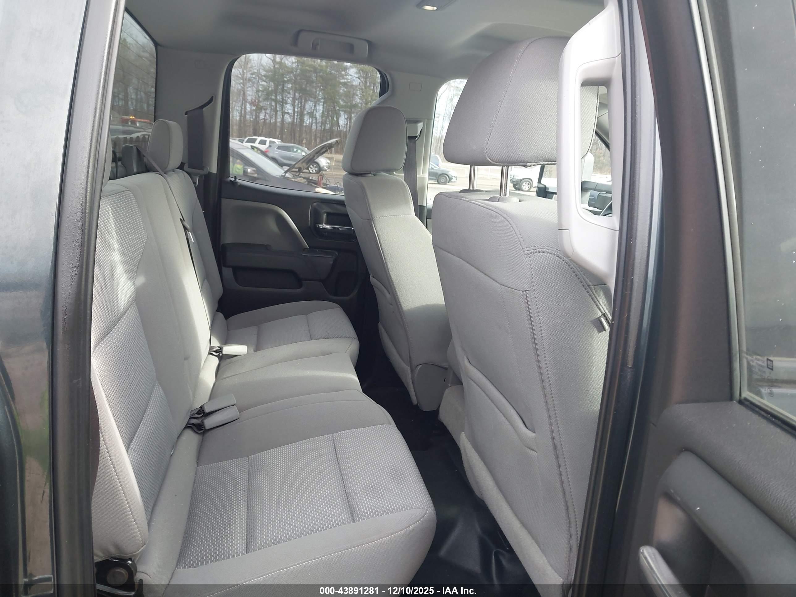 CHEVROLET SILVERADO image 8