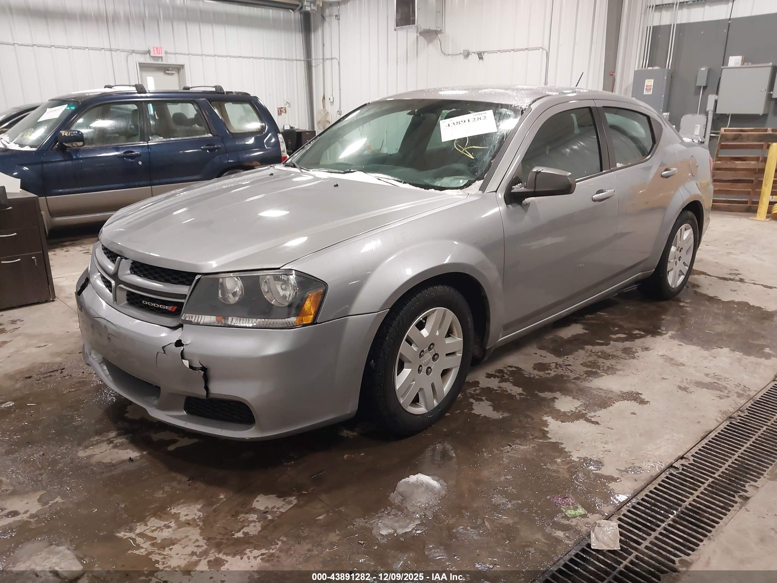 DODGE AVENGER image 2